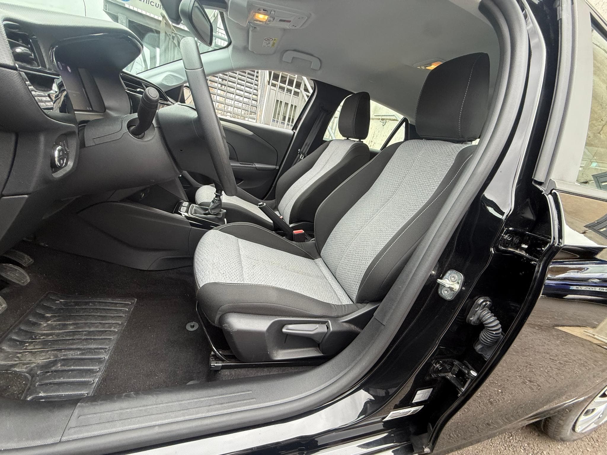 Opel Corsa 1.2 TURBO 100 EDITION (2025) - Foto 5