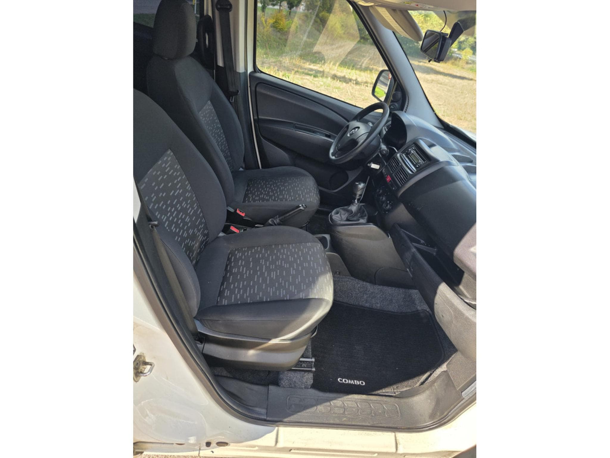 Opel Combo 1.6 CDTI Selection - 5 places (2015) - Foto 9