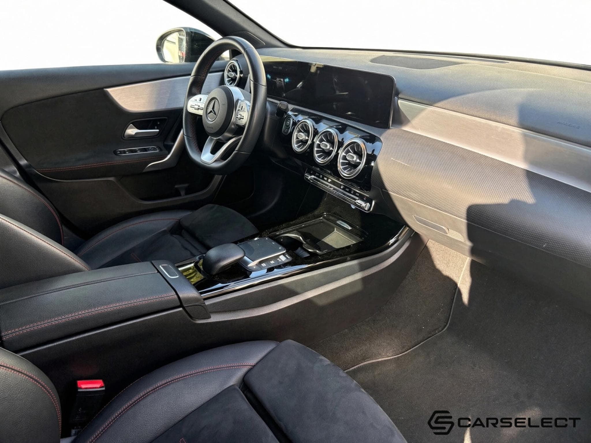 Mercedes 220 AMG LINE (2020) - Photo 8