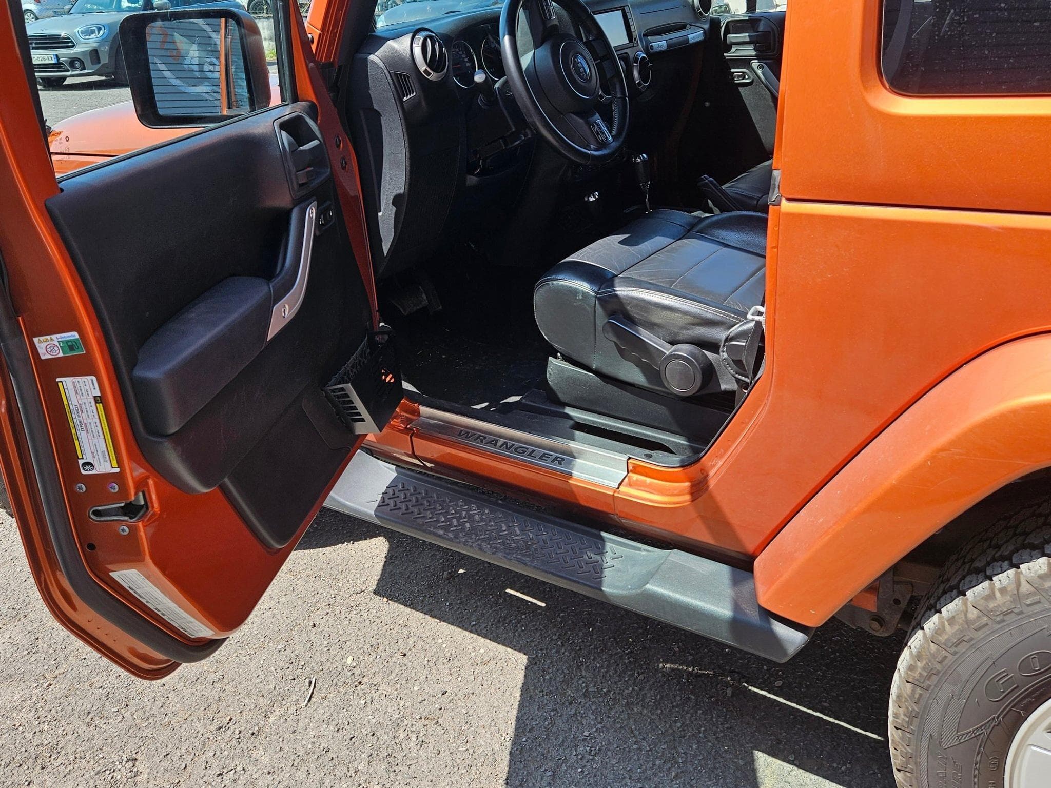 Jeep Wrangler SAHARA (2011) - Photo 3