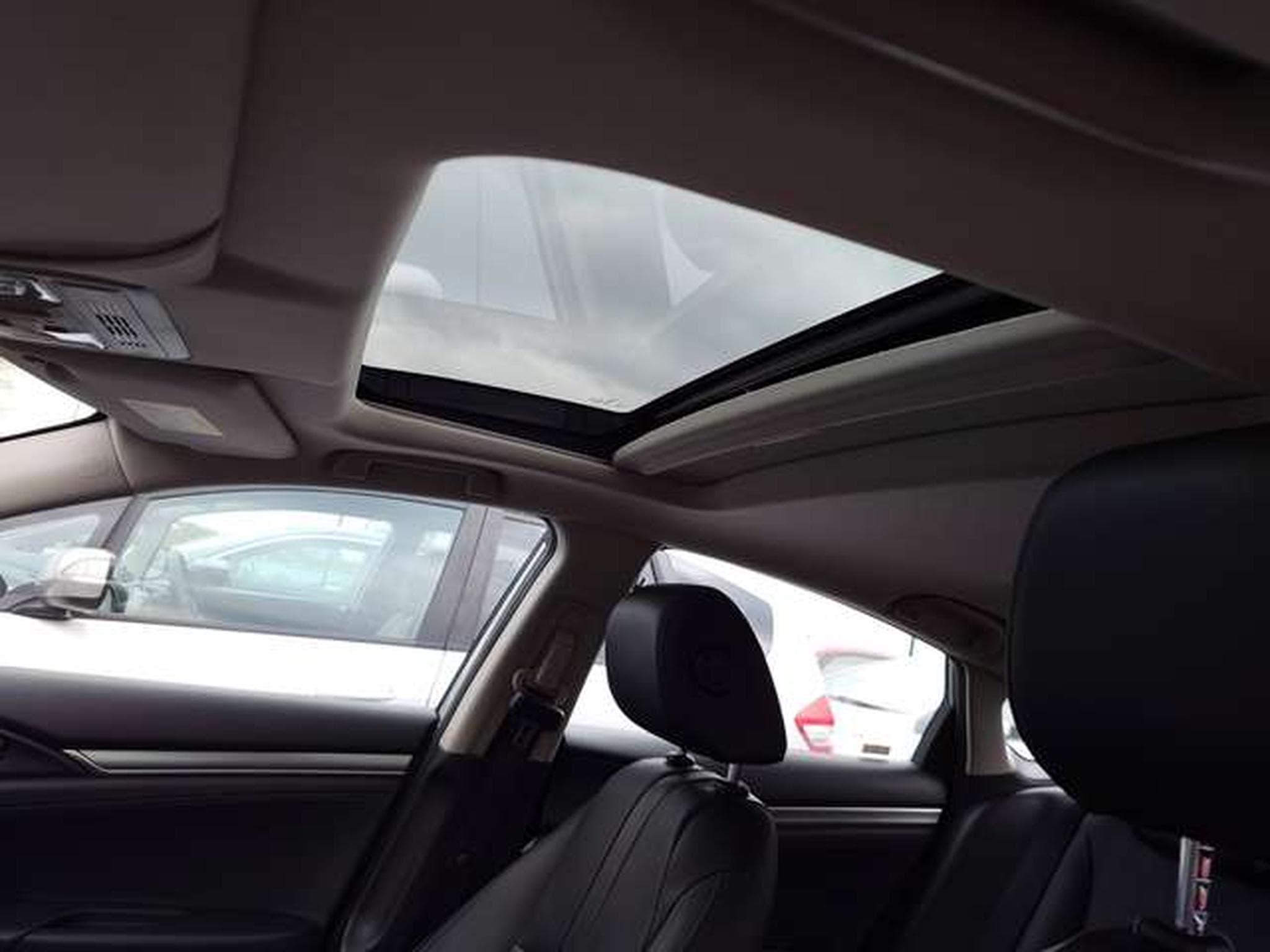Honda Civic Civic 1.5 i-VTEC 182 Executive AUTOMATIQUE (2018) - Photo 15