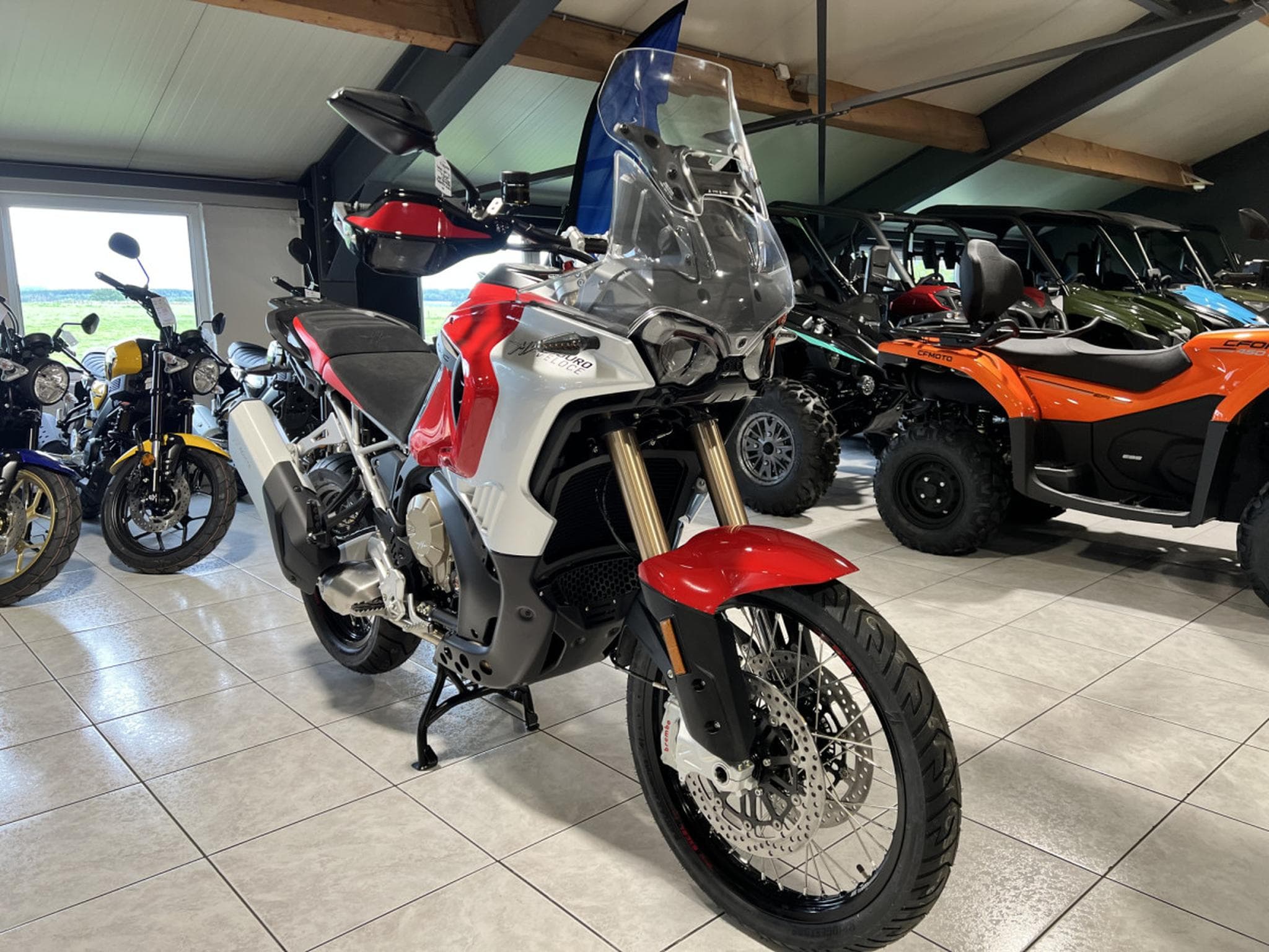 MV Agusta Enduro Veloce 950 (2026) - Foto 7
