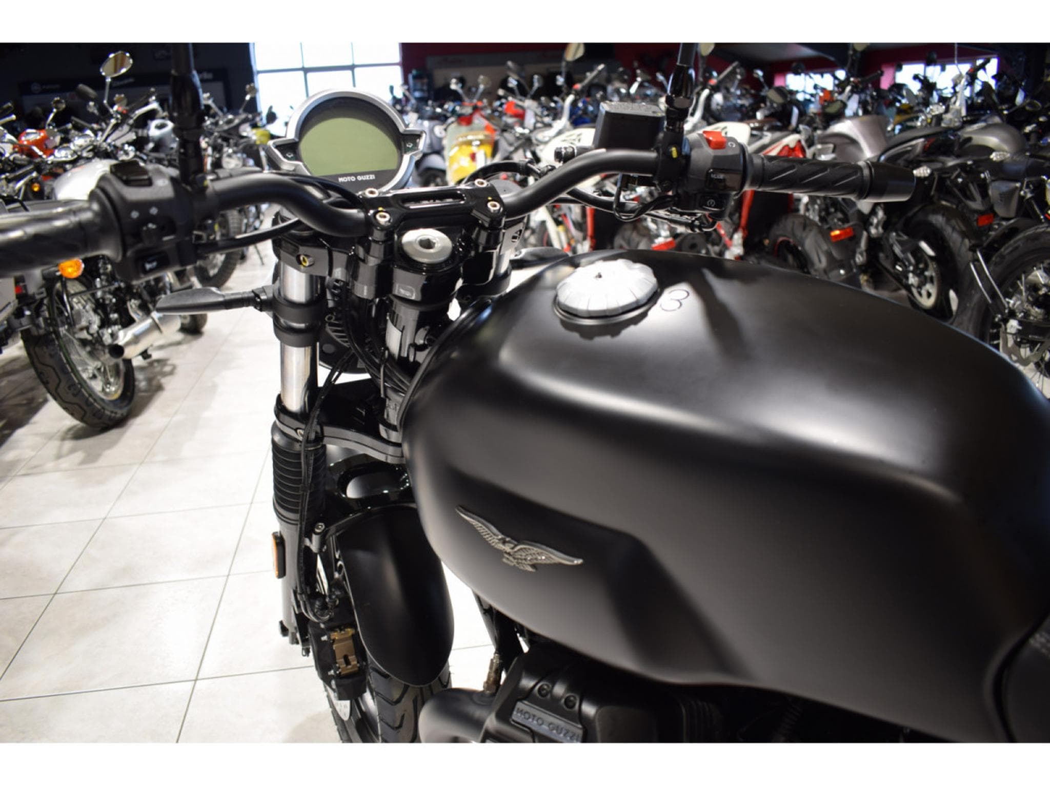 Moto Guzzi V7 STONE (2026) - Foto 6