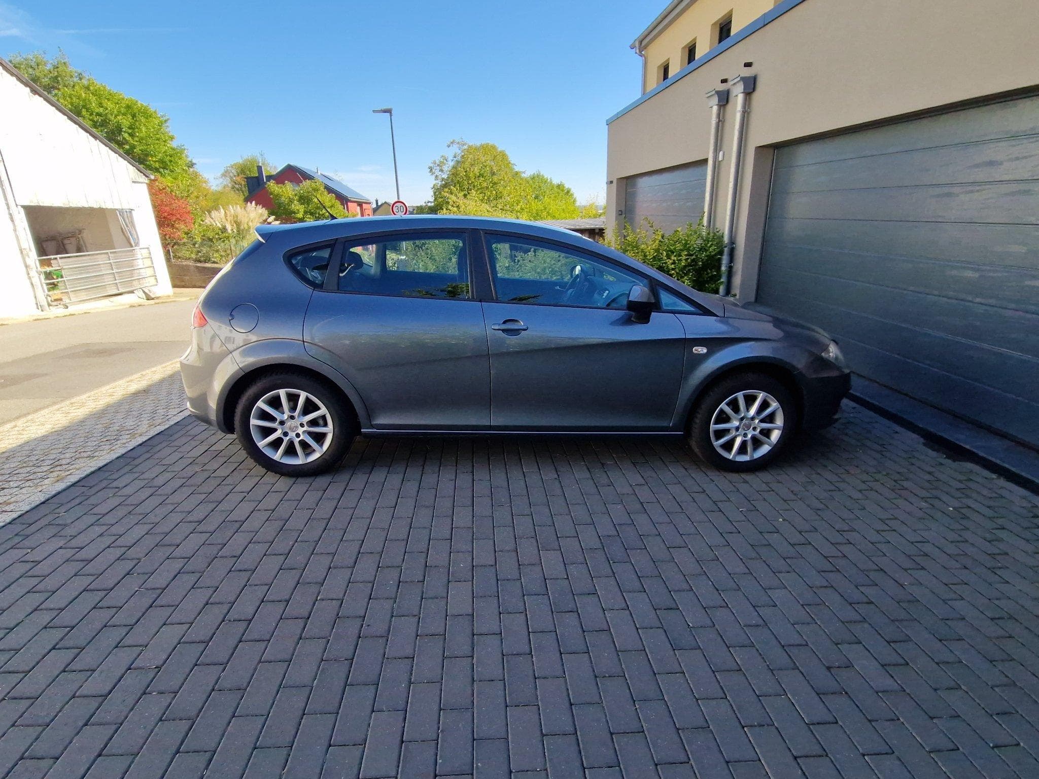 Seat Leon 1.6 TDI 105 CH (2012) - Foto 3