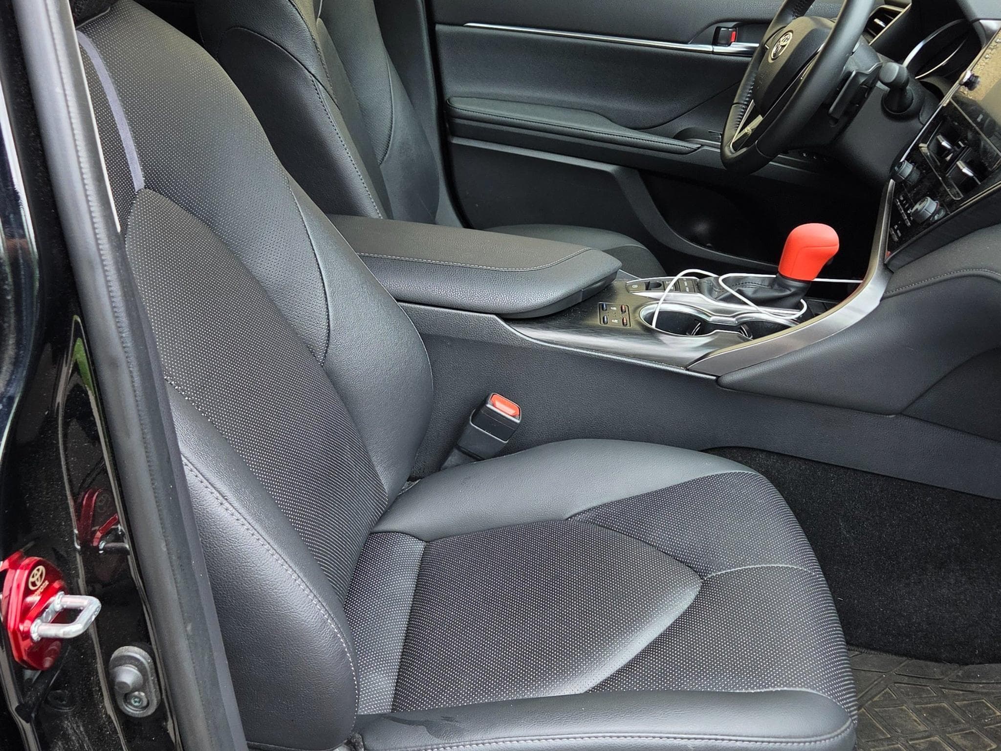 Toyota Camry (2024) - Photo 3