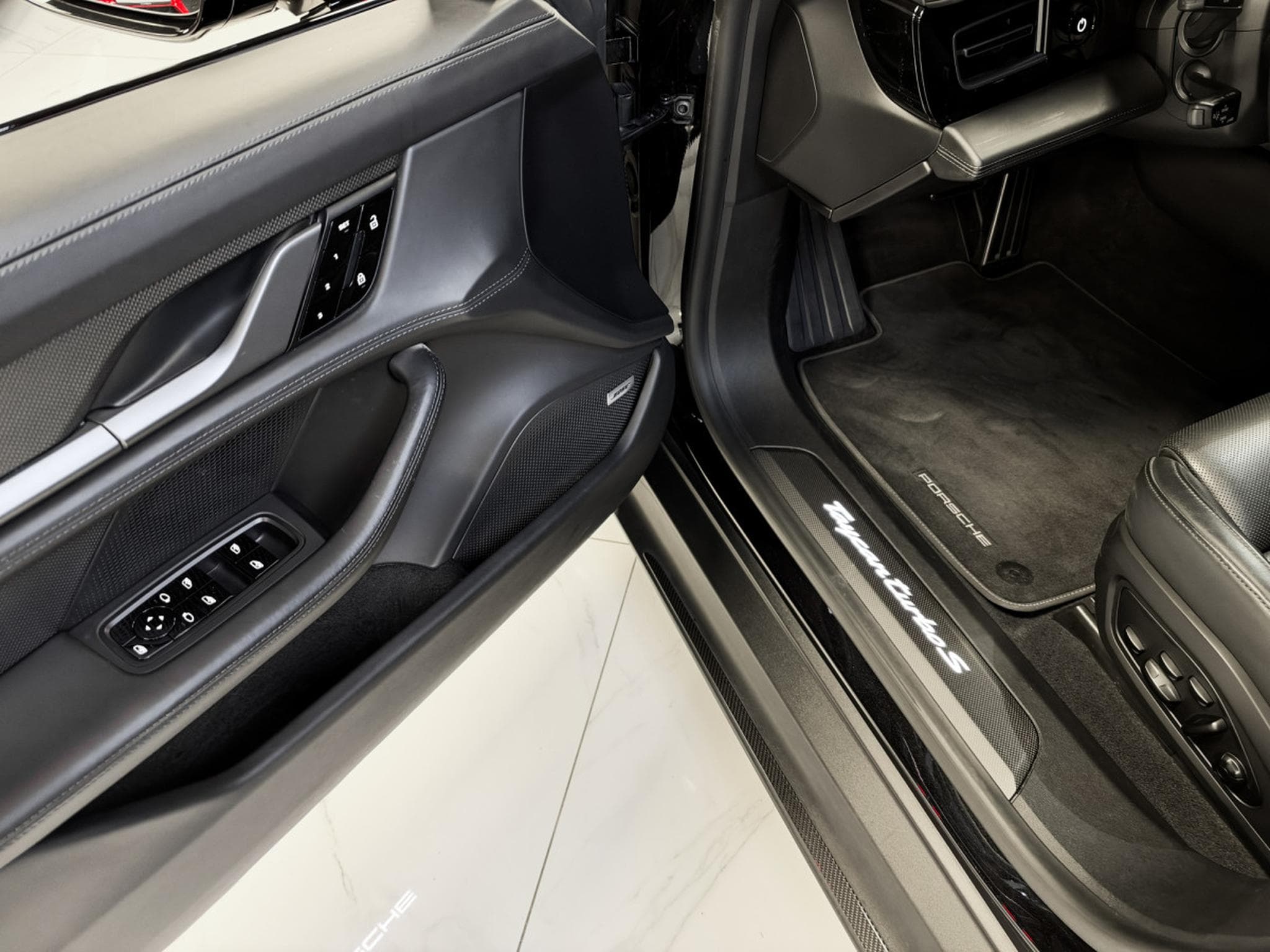 Porsche Taycan TURBO S / APPROVED 2028 / 5 SEATS (2020) - Photo 14