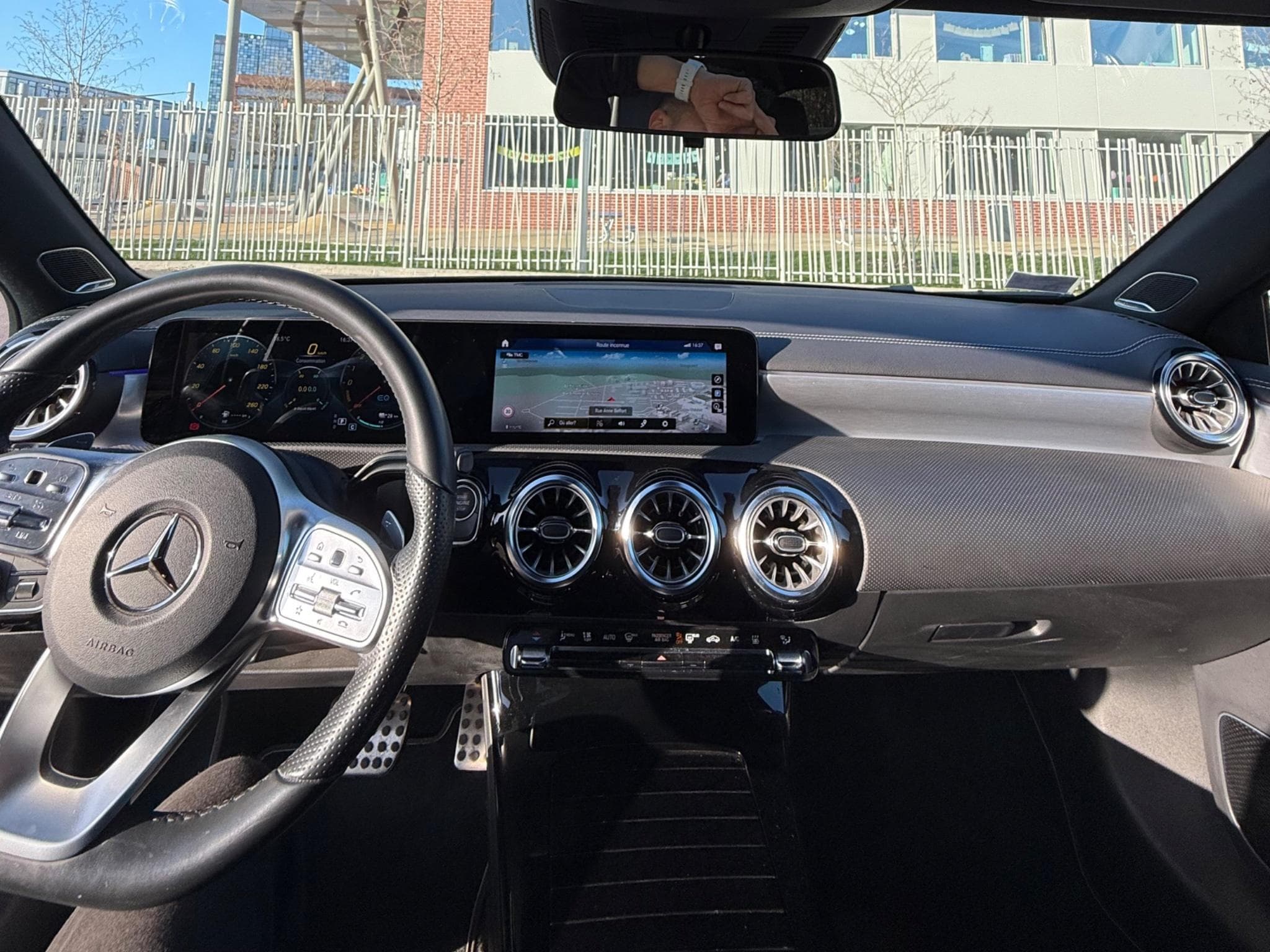 Mercedes A 250 AMG-Line Night Panoramic Plugin Hybrid (2021) - Photo 10