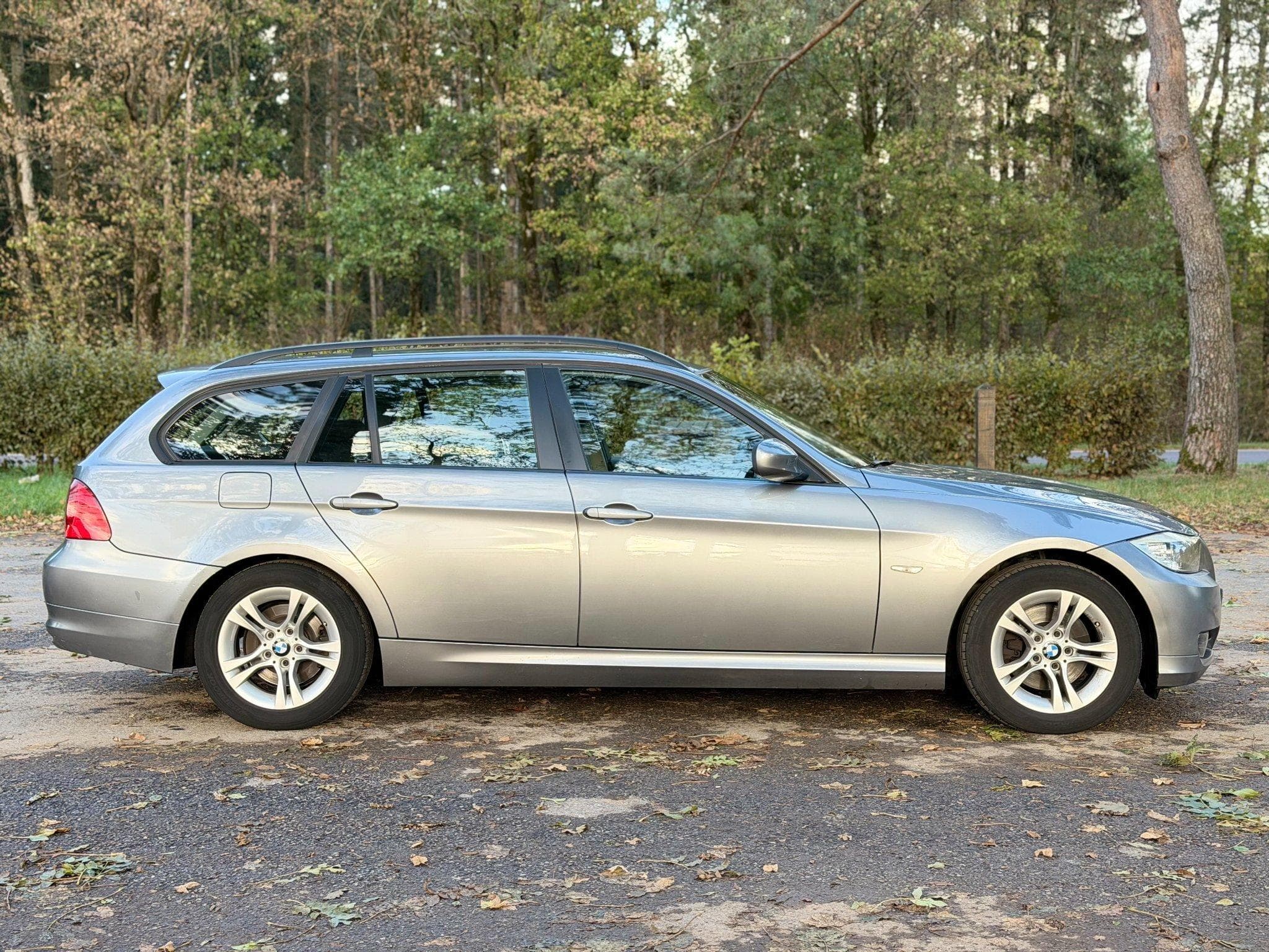 BMW 318 2.0 d Break 143 (2010) - Photo 8