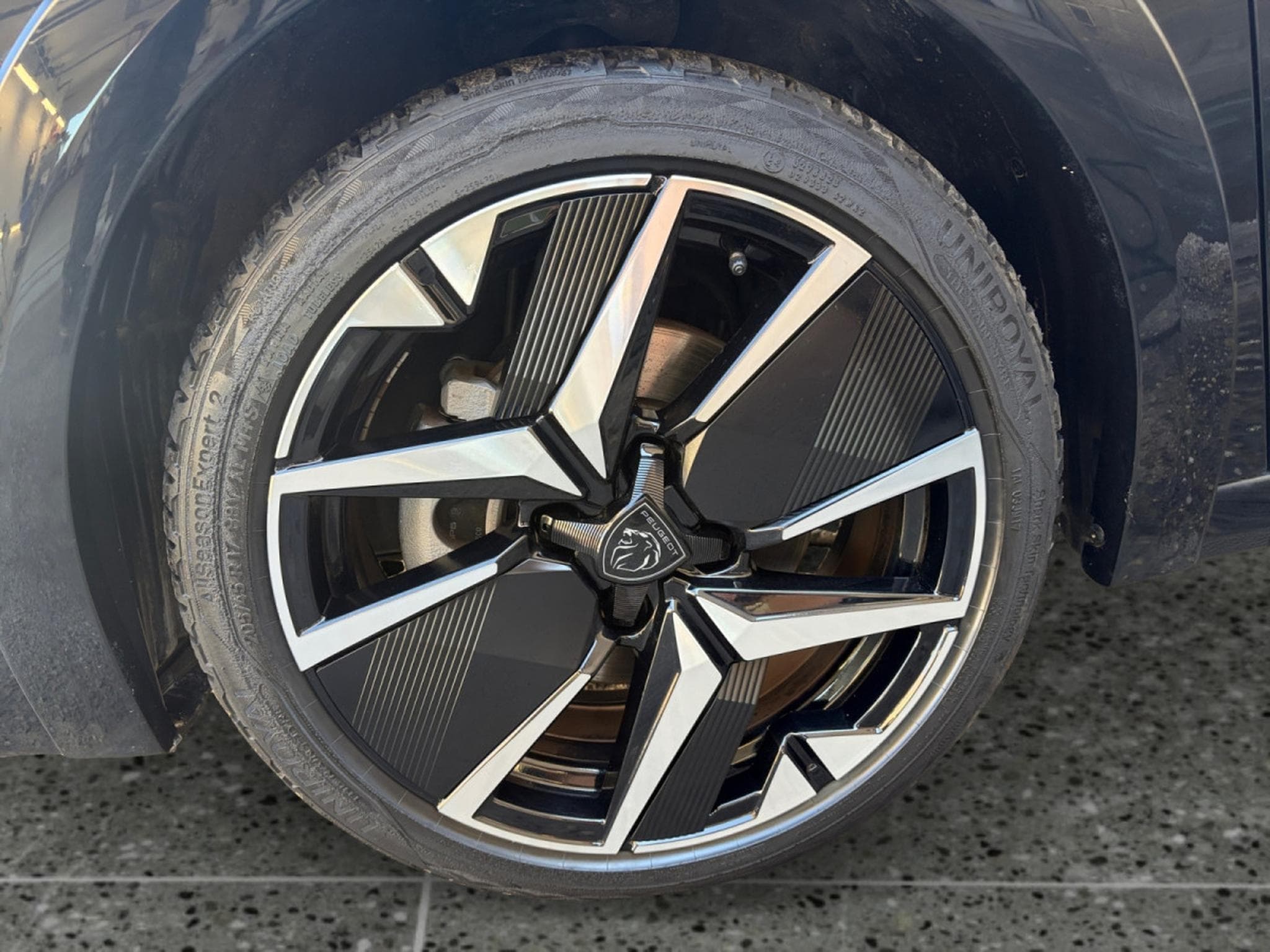 Peugeot 208 GT 1.2 5D AUTO6 (2025) - Photo 19