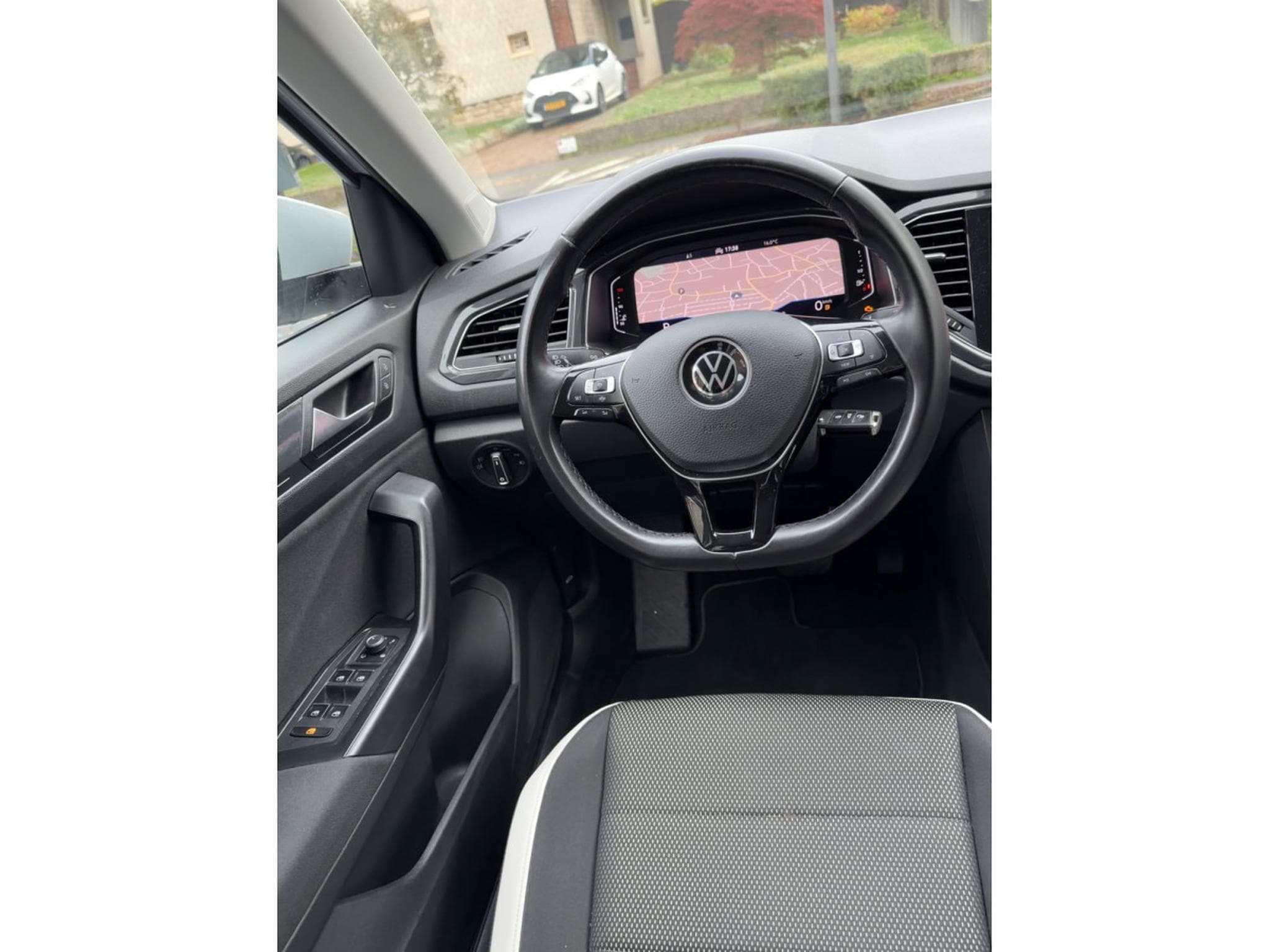 VW T-Roc Sport 1.5 TSi 150 DSG (2020) - Photo 9