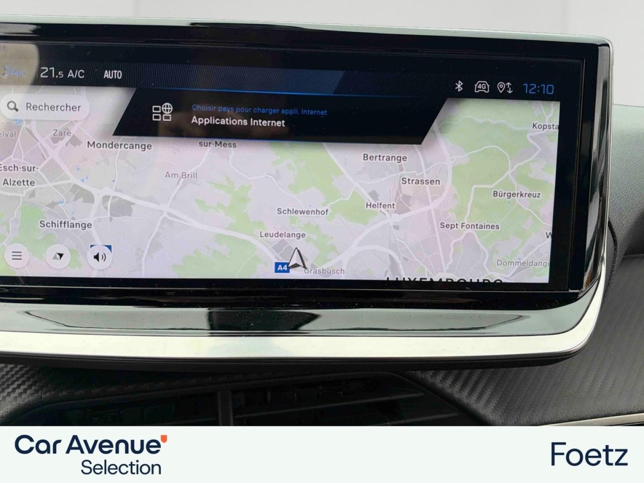 PEUGEOT 2008 1.2 Hybrid 136ch Allure e-DCS6 (2025) - Photo 12