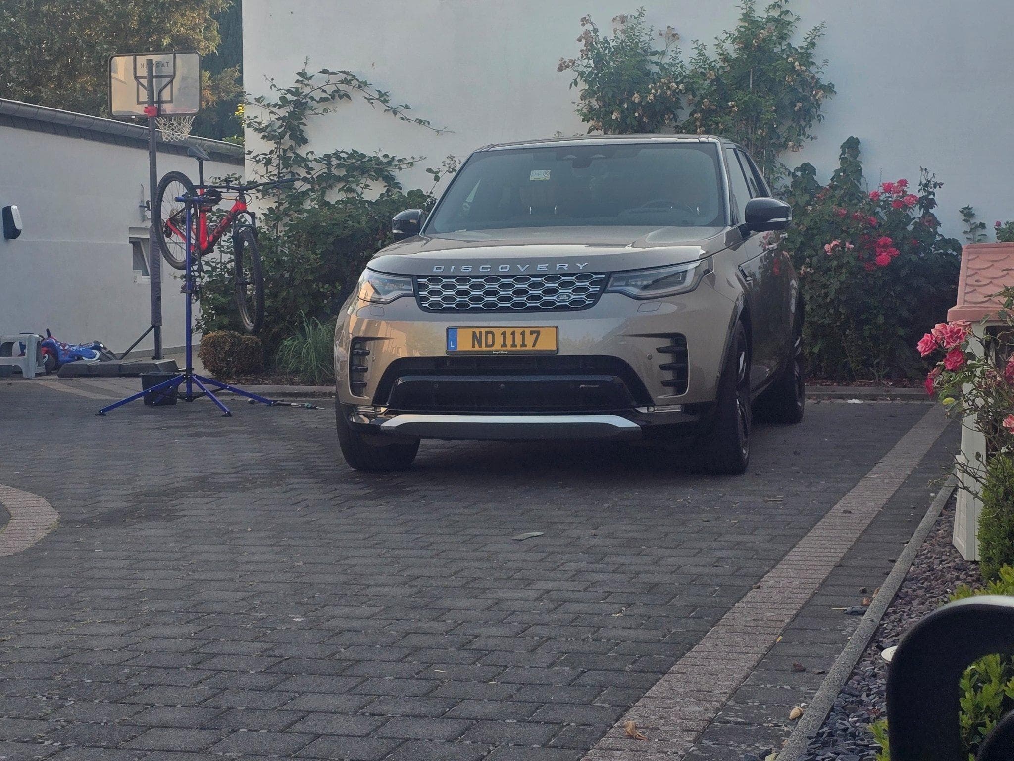 Land-Rover Discovery Metropolitan Edition (2022) - Photo 1