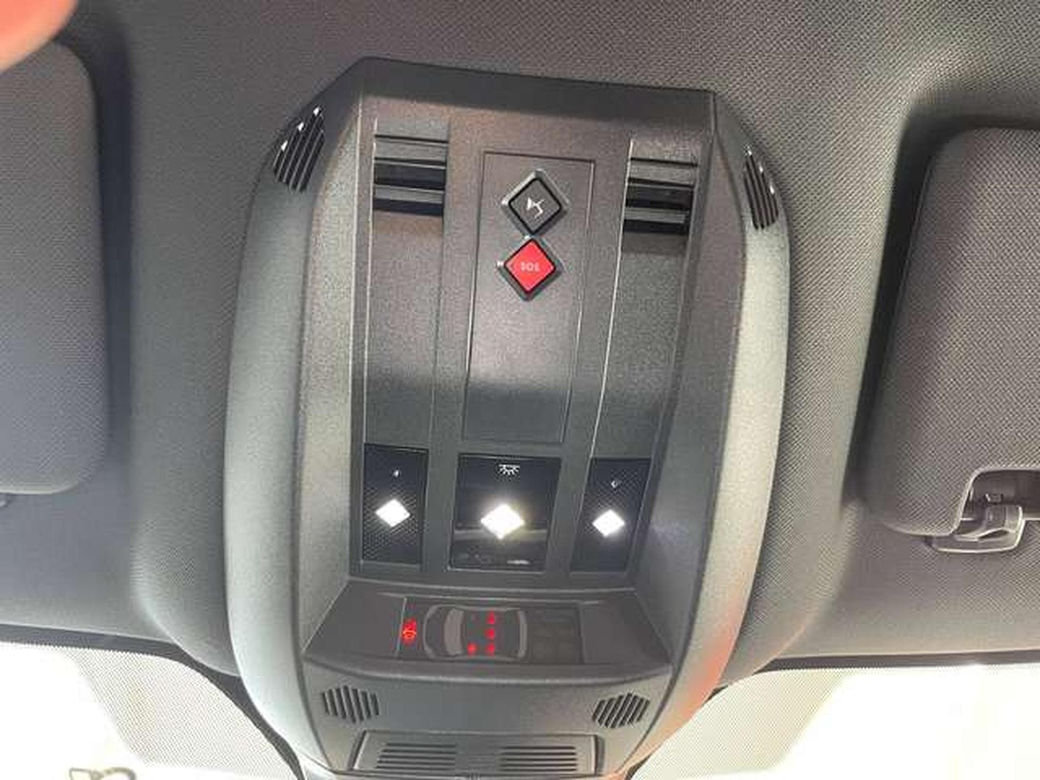 DS Automobiles DS7 E-TENSE 4x4 - 360 Ch HYBRID Plug in - JUSQU'A 36 MOIS DE GAR (2023) - Photo 25