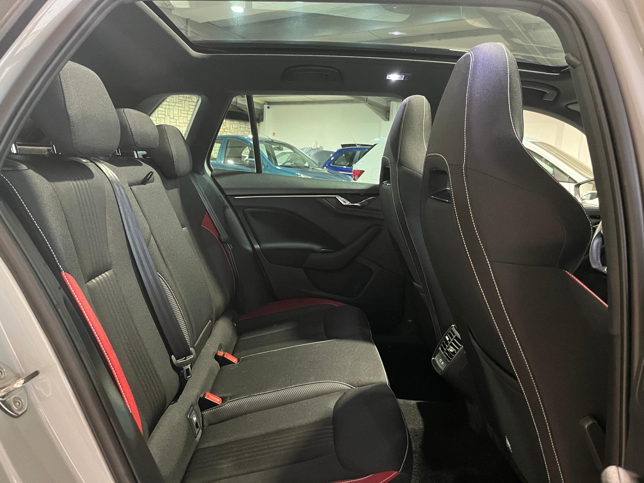 Skoda Kamiq 1.5 TSI DSG Monte Carlo (2021) - Photo 23