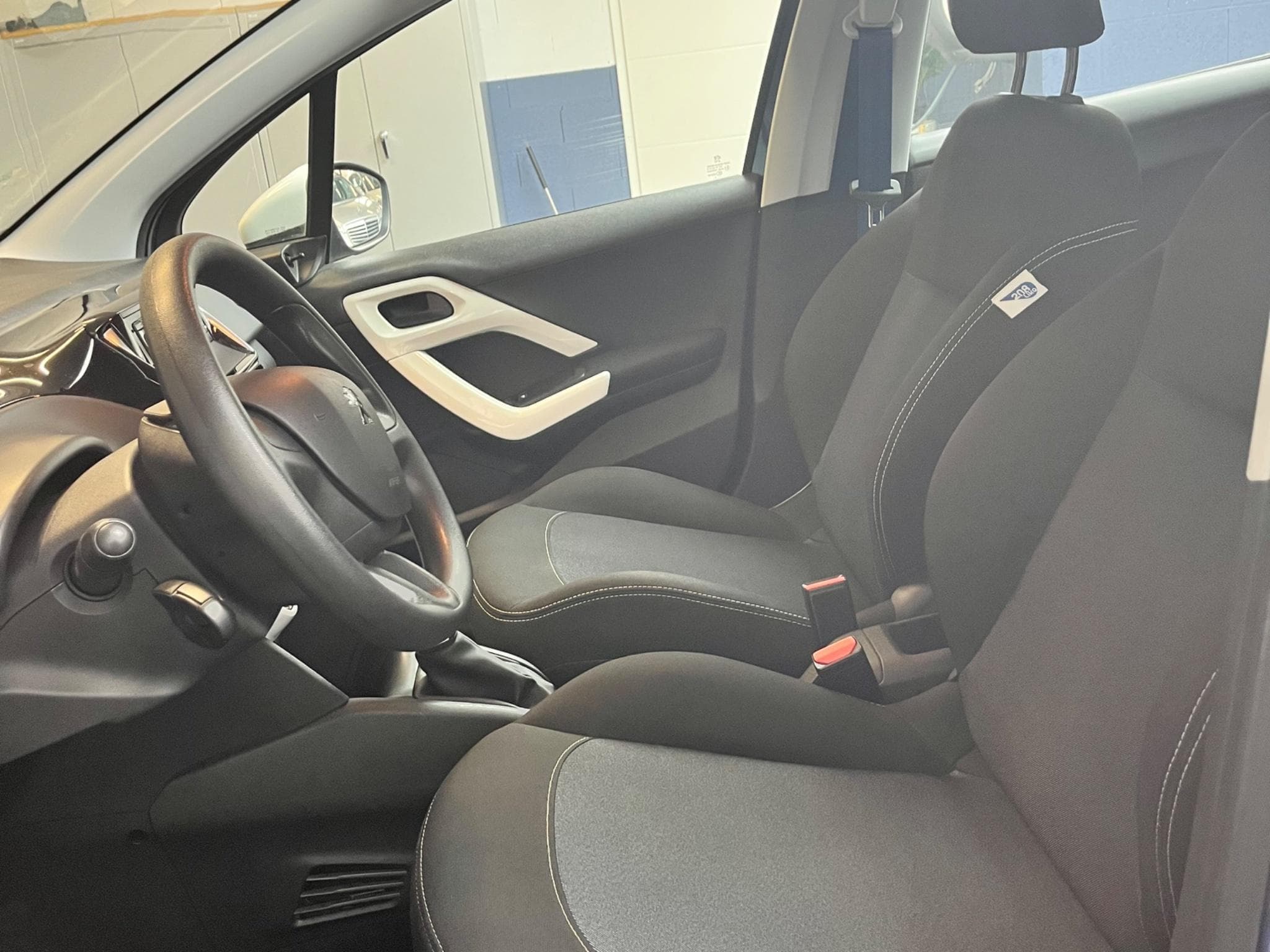 Peugeot 208 Like 1.6 hdi (2017) - Photo 3