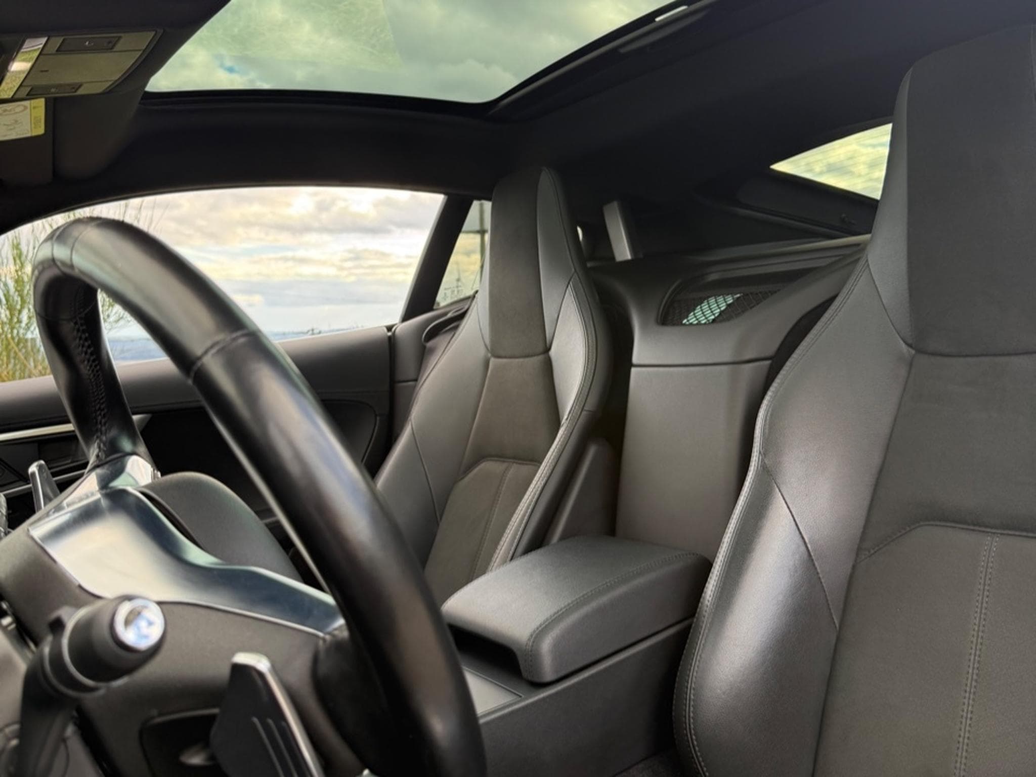 Jaguar F-Type R-dynamic (2021) - Photo 12