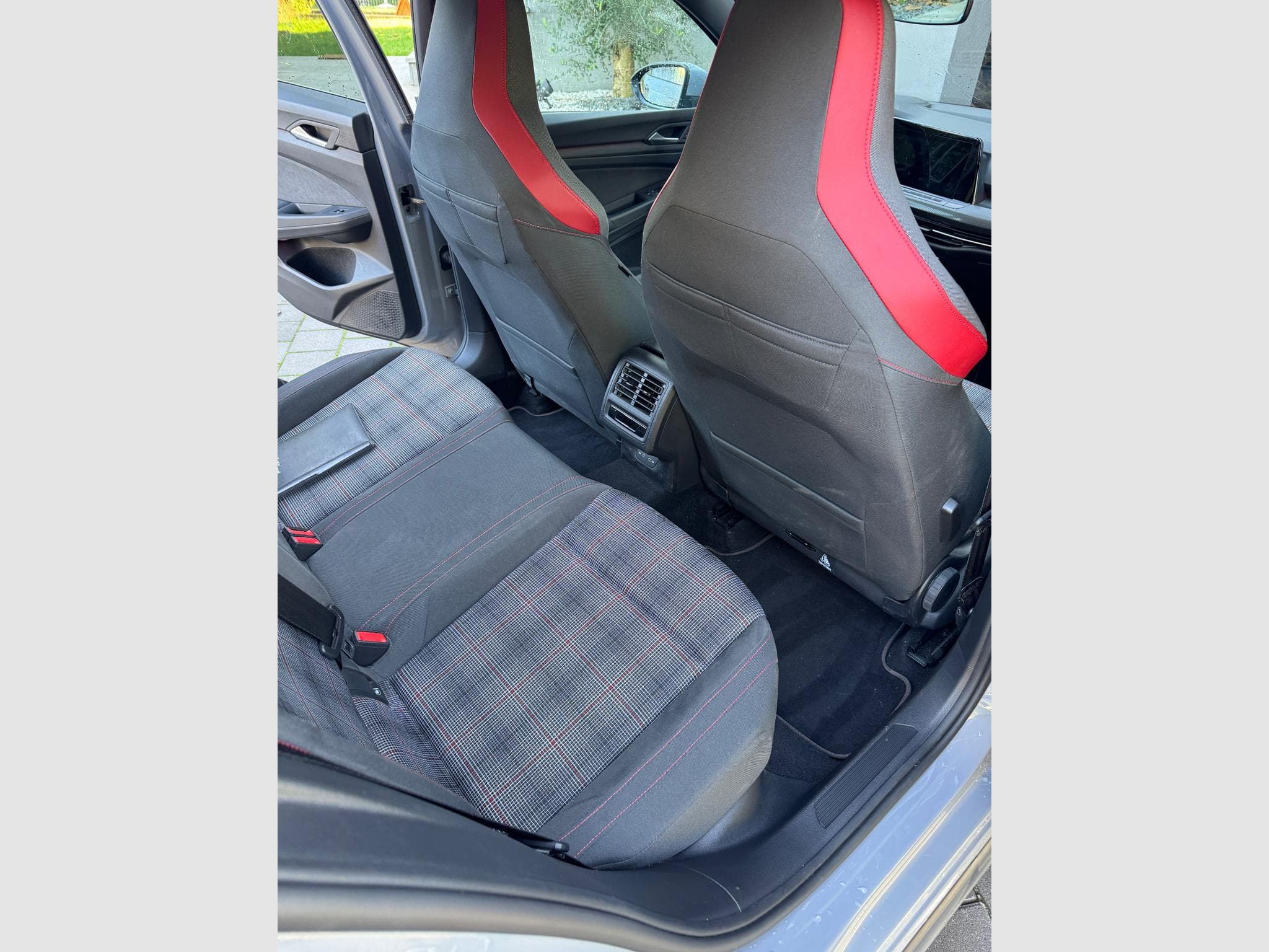 VW Golf VIII GTI (2023) - Photo 7