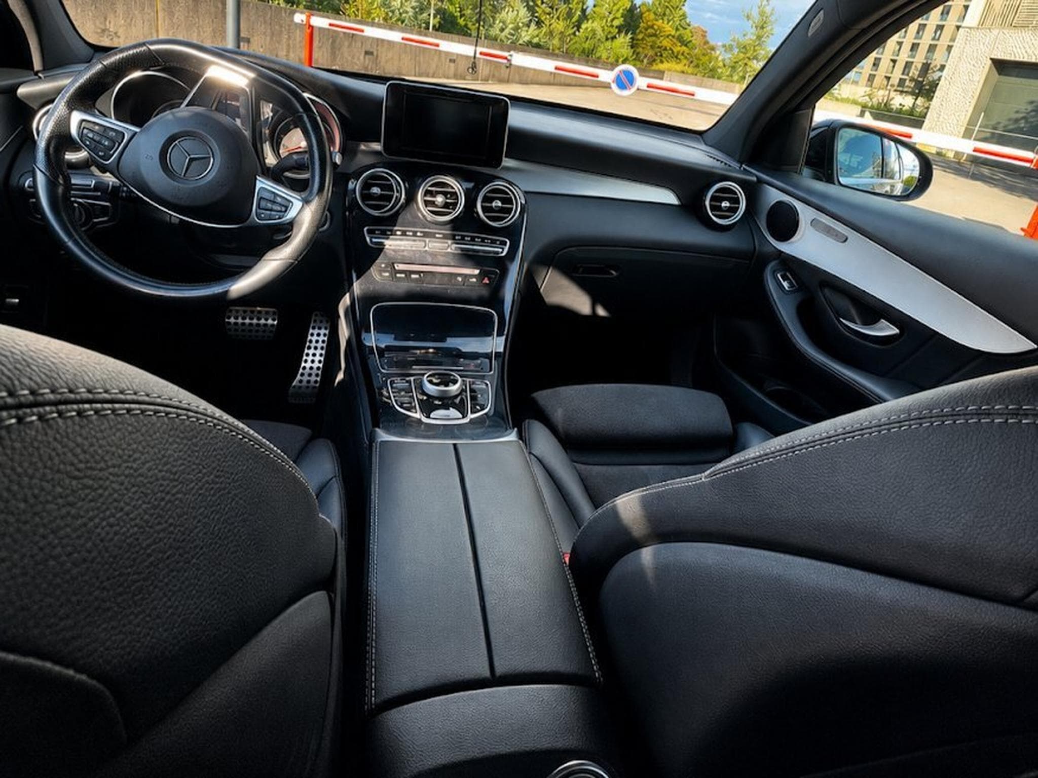 Mercedes GLC 220 AMG Line (2018) - Photo 8