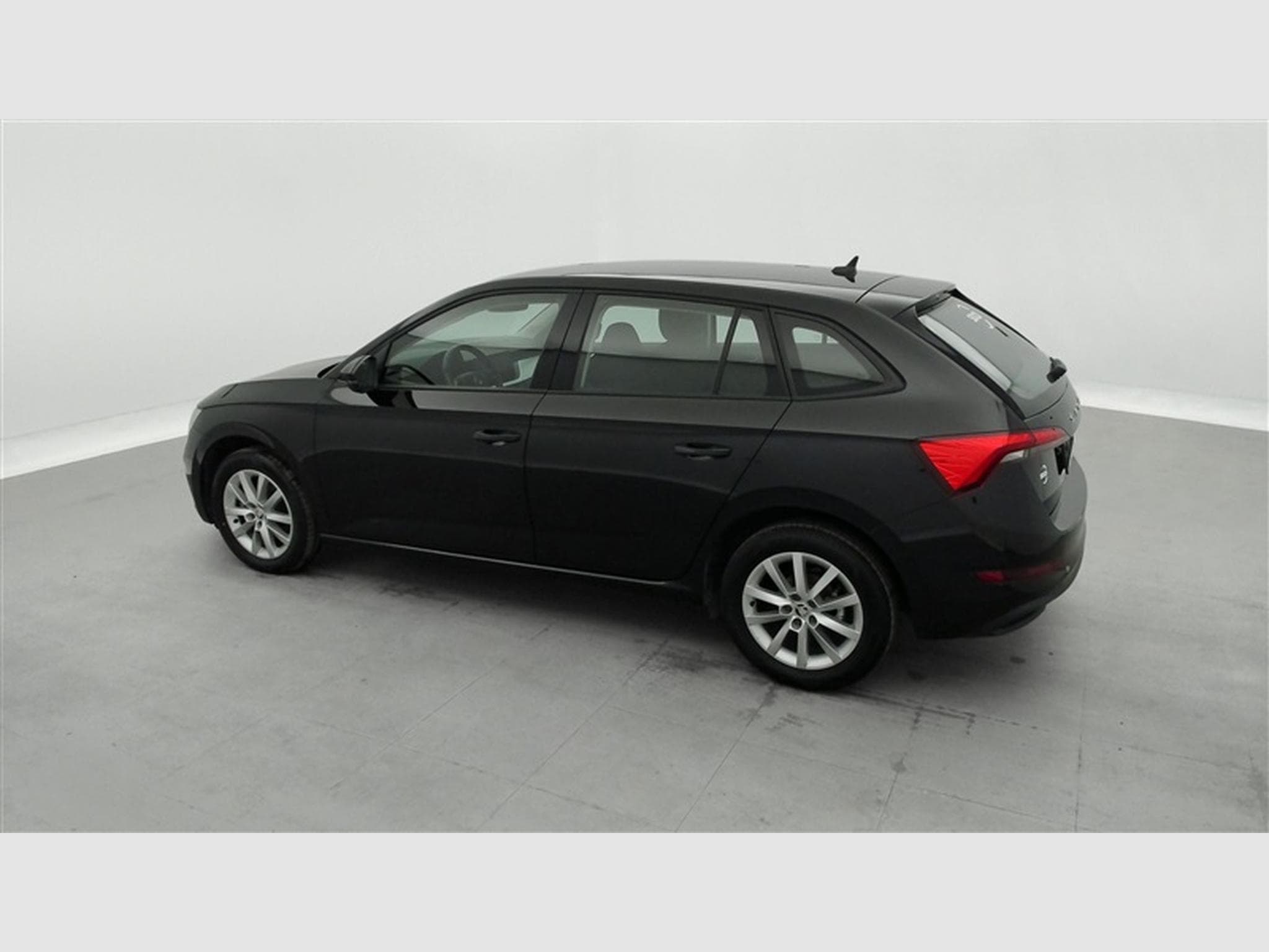 Skoda Scala 1.6 TDi 115cv DSG Ambition NAVI / KEYLESS / PDC AV+AR / JA16 (2020) - Photo 25