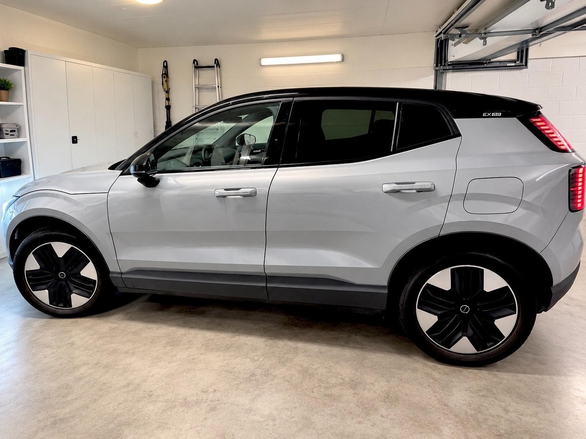 Volvo EX30 Plus Single Motor (2024) - Photo 3