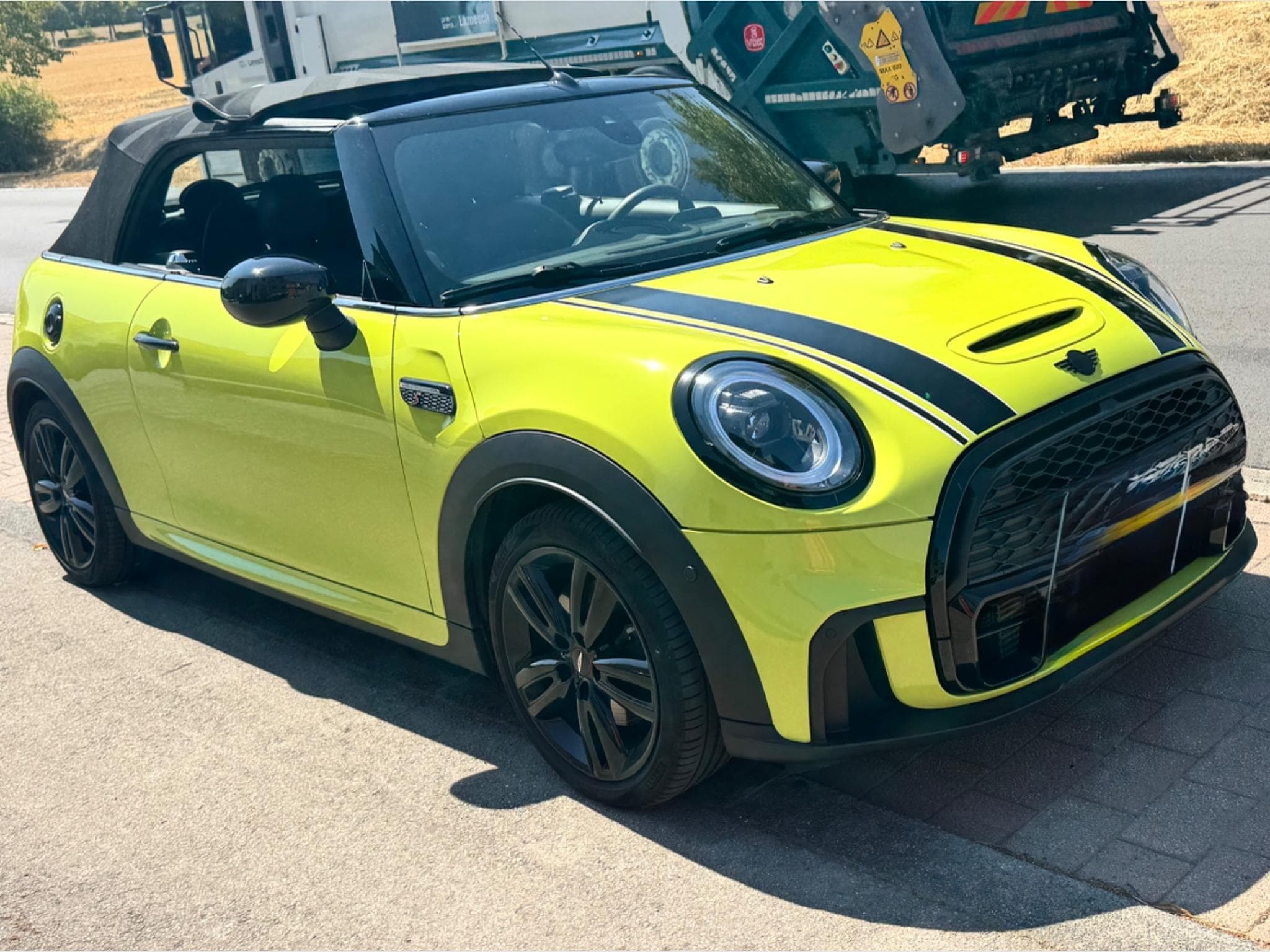 Mini Cabrio Cooper JCW (2022) - Photo 3