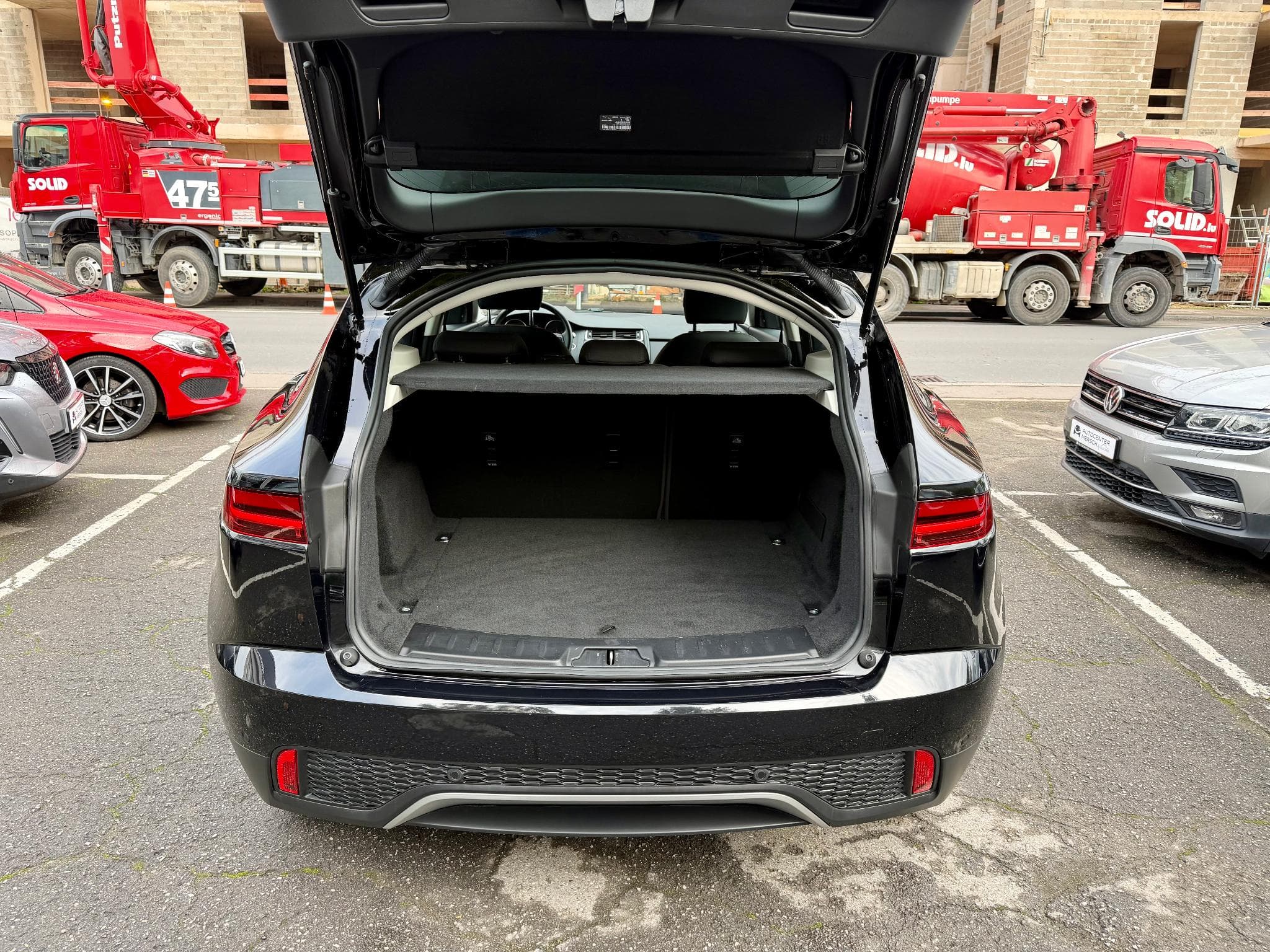 Jaguar E-Pace 2.0D 150 NAVI/CAM/LED (2020) - Photo 15