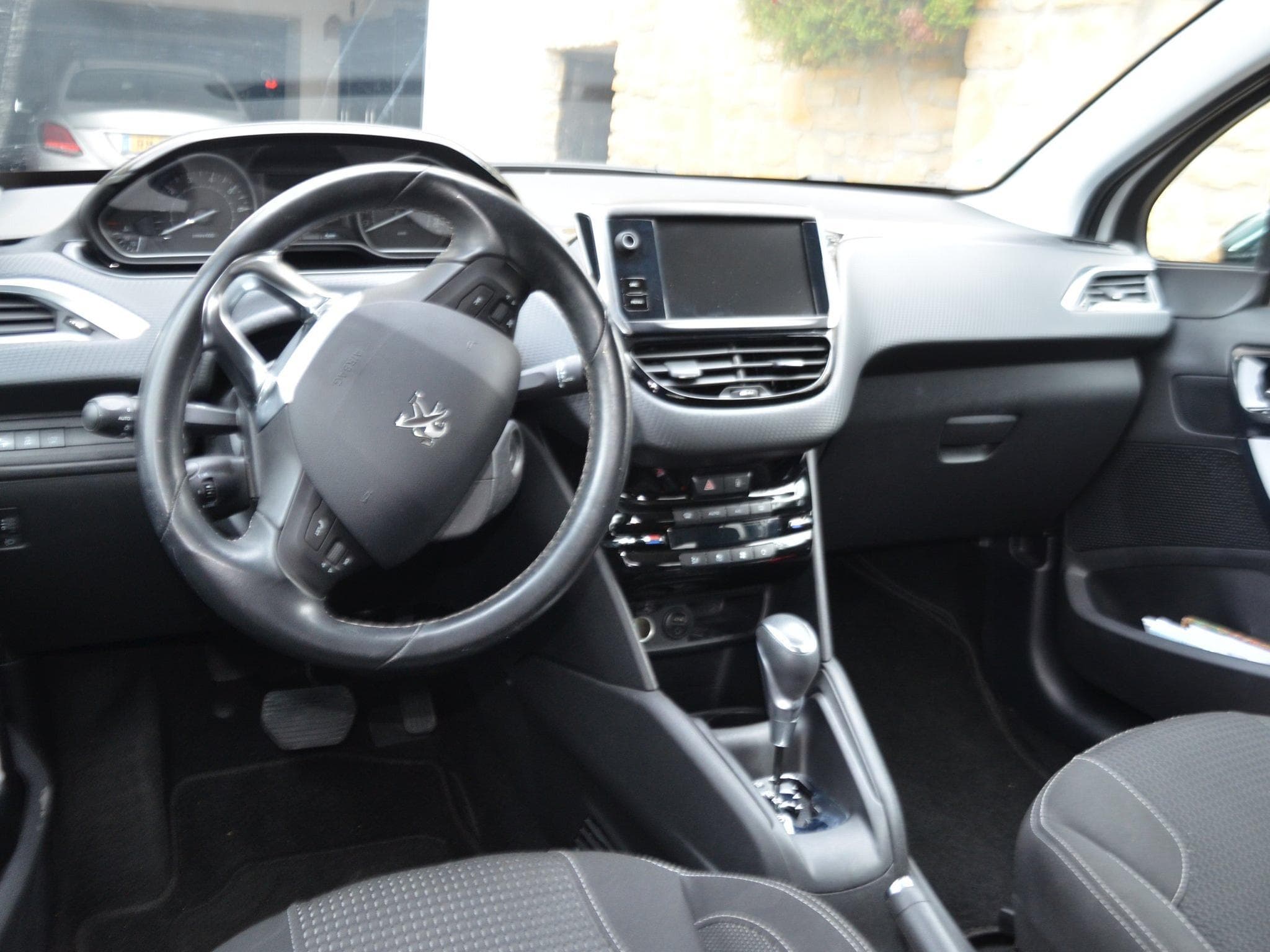 Peugeot 208 Berline (2016) - Photo 6