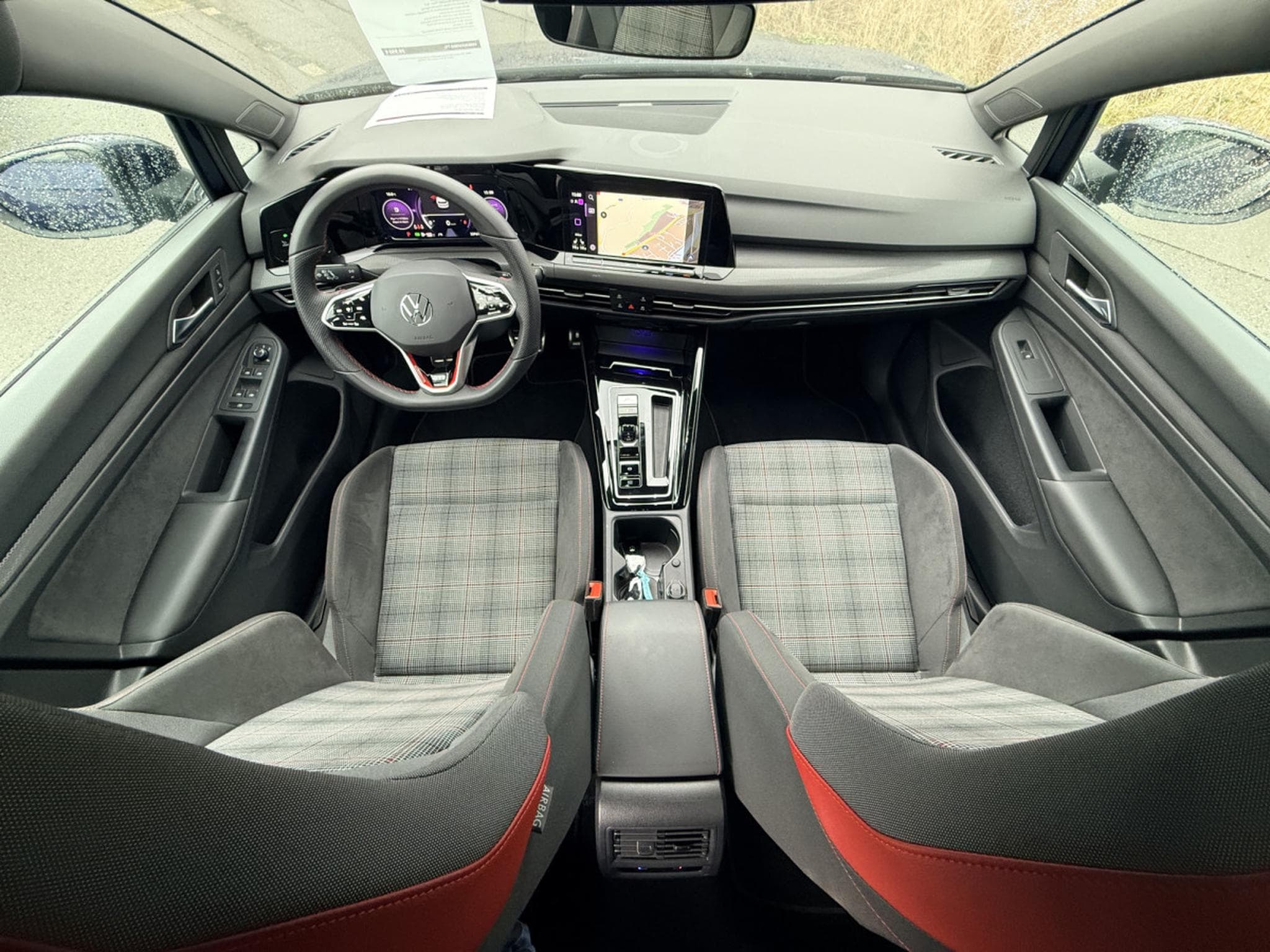 VW Golf GTI 2.0 TSI 245cv Boîte à double embrayage 7 vitesses (2024) - Photo 5