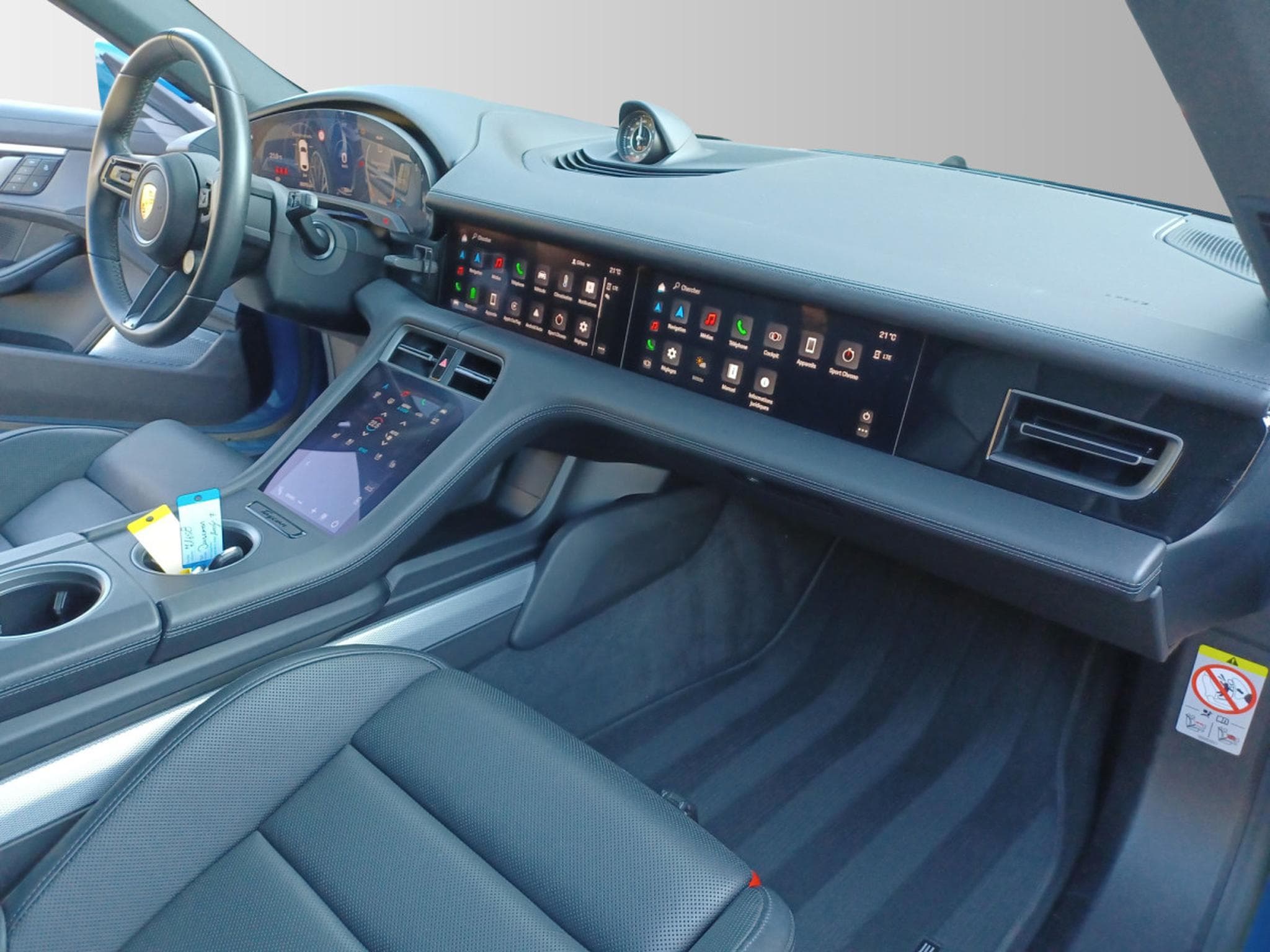 Porsche Taycan 4S Cross Turismo (2023) - Photo 12