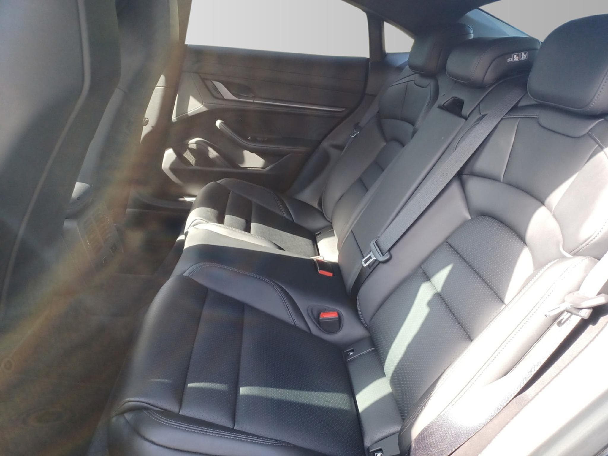 Porsche Taycan II (2026) - Photo 13