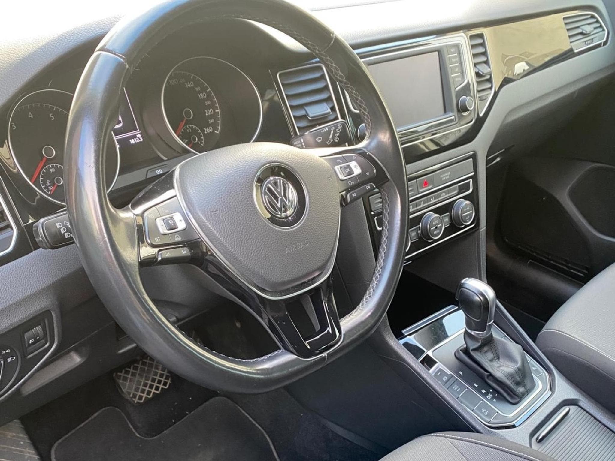 VW Golf Golf Sportsvan (2017) - Photo 3