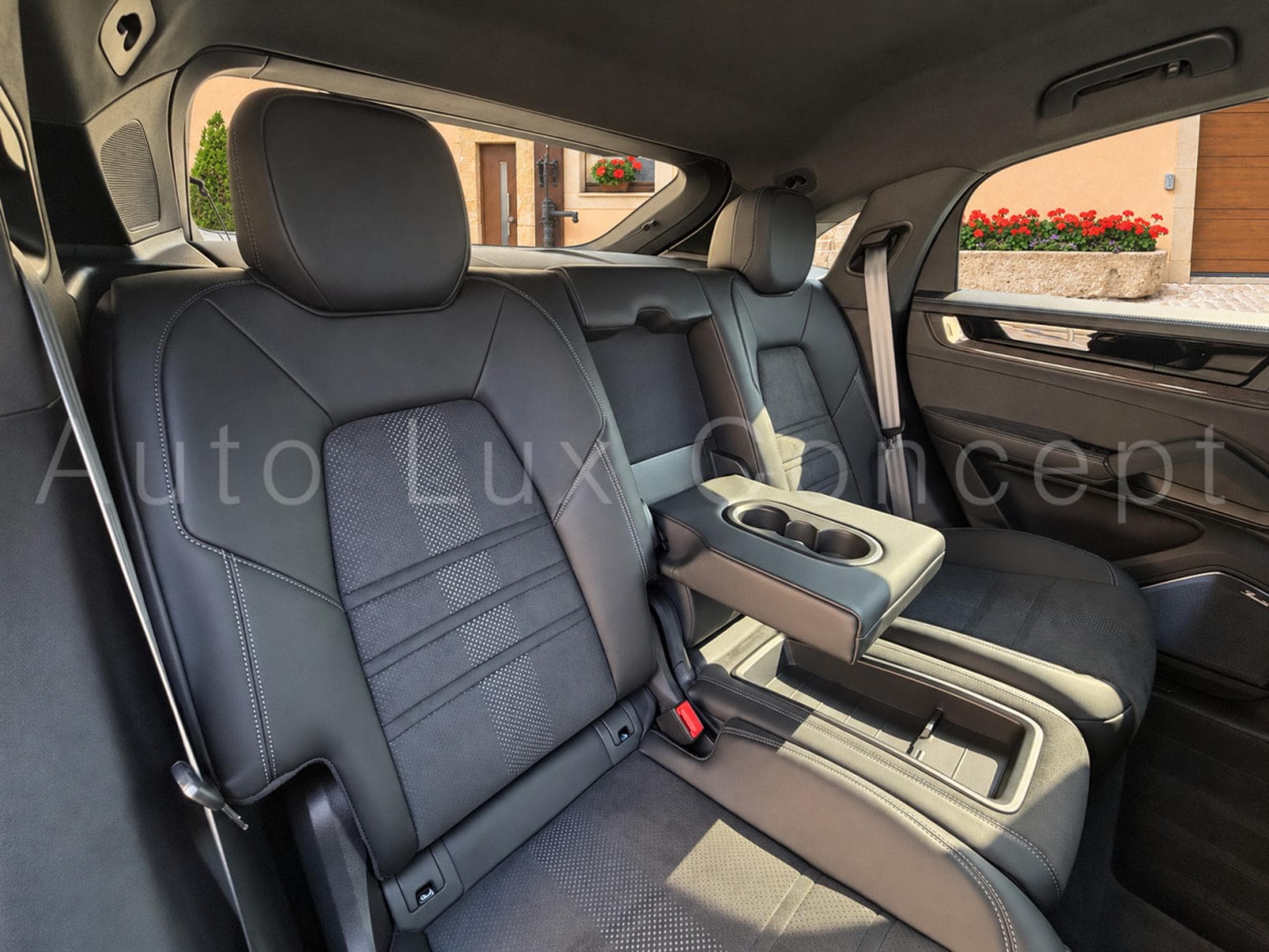 Porsche Cayenne Turbo E-Hybrid Coupé avec Pack GT (2026) - Photo 30