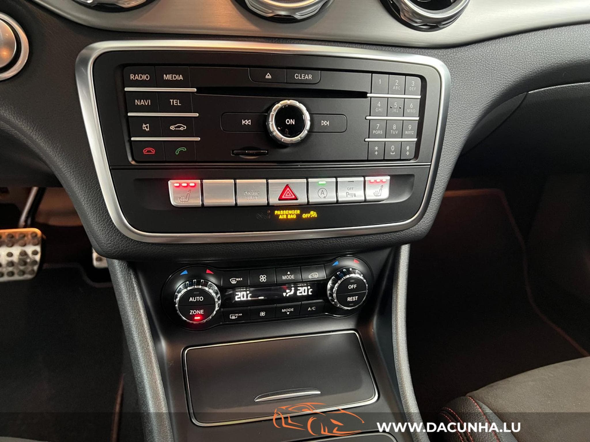 Mercedes GLA 200 AMG LINE, CUIR, NAVI, LED, CAMERA, ATT. REMORQUE, ALU 18'', (2018) - Foto 3