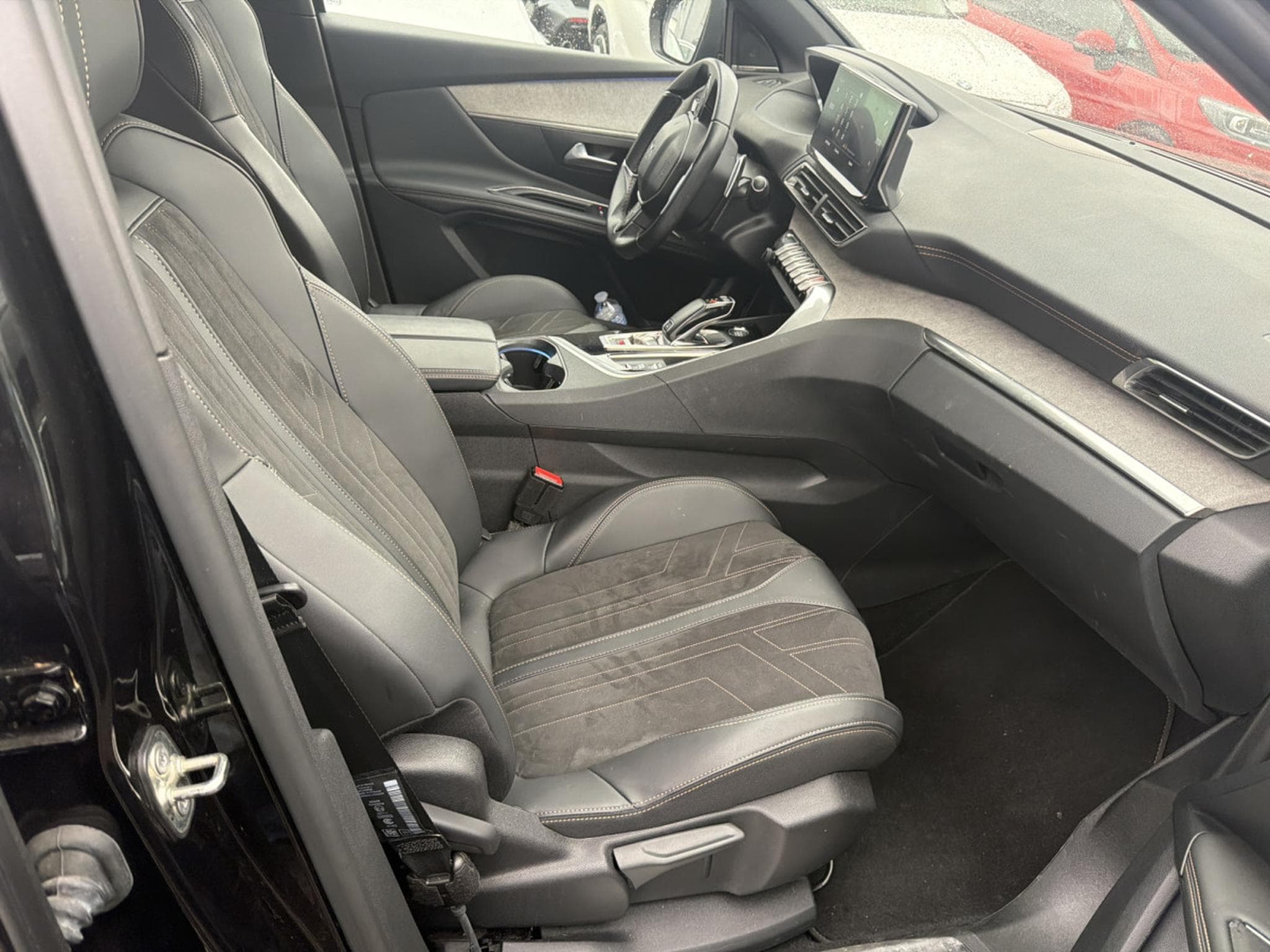 Peugeot 3008 GT 1.2 PT 131CV EAT8 (2022) - Photo 5