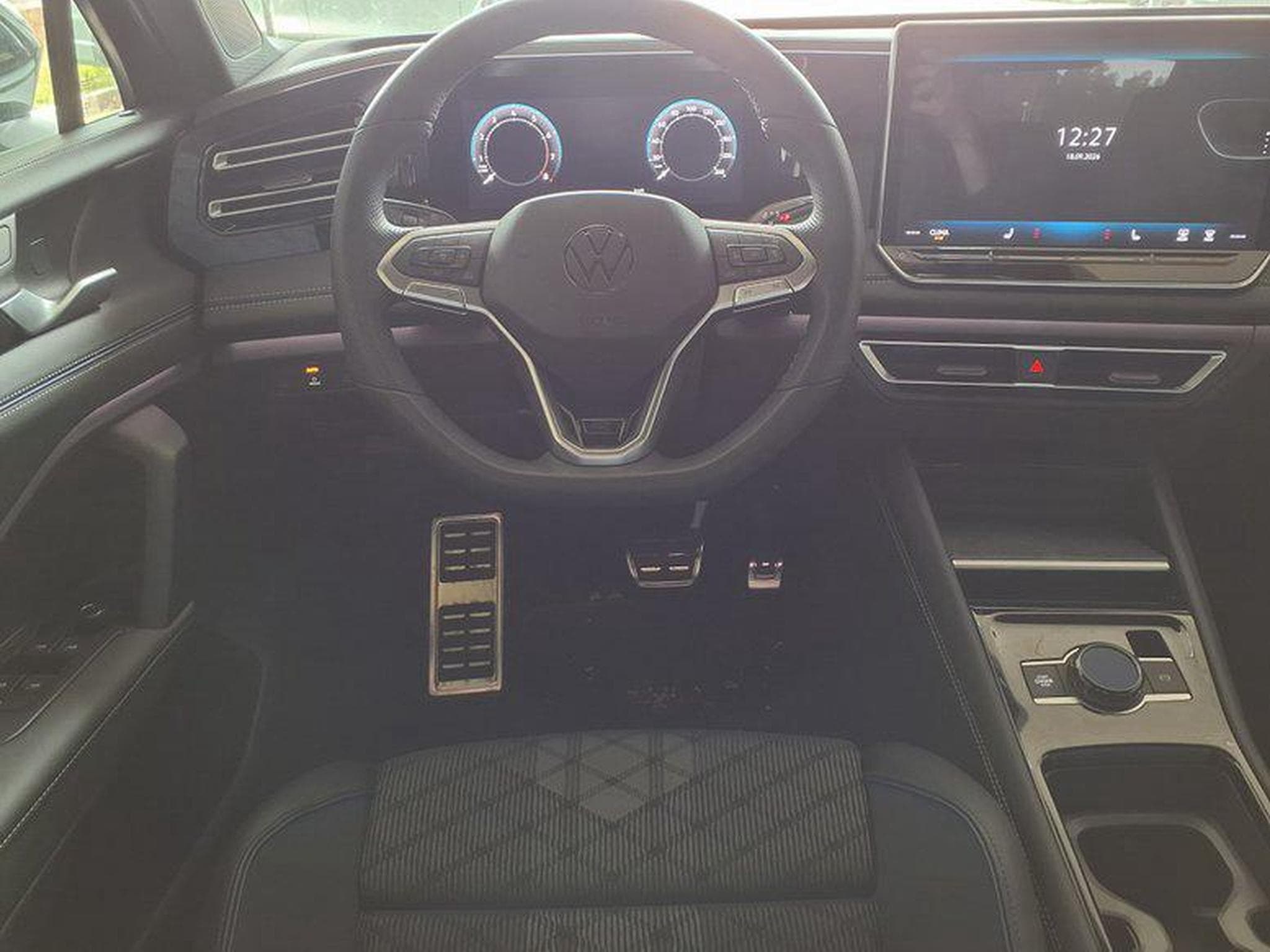 VW Tiguan R-Line 1.5 eTSI 7-Gang-DSG (2025) - Photo 8