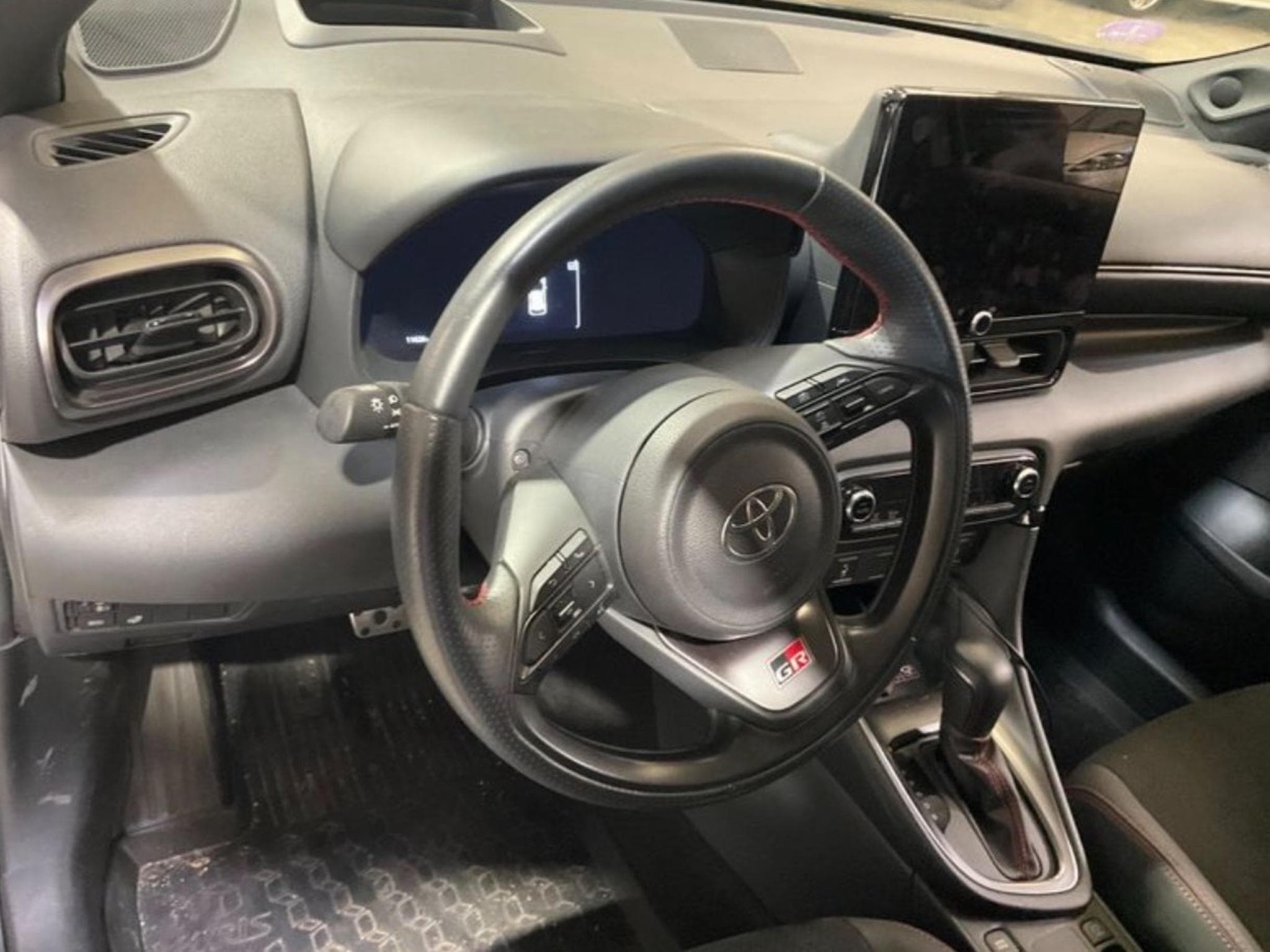 Toyota Yaris 1.5 Hybride GR Sport 131 ch (2025) - Photo 3