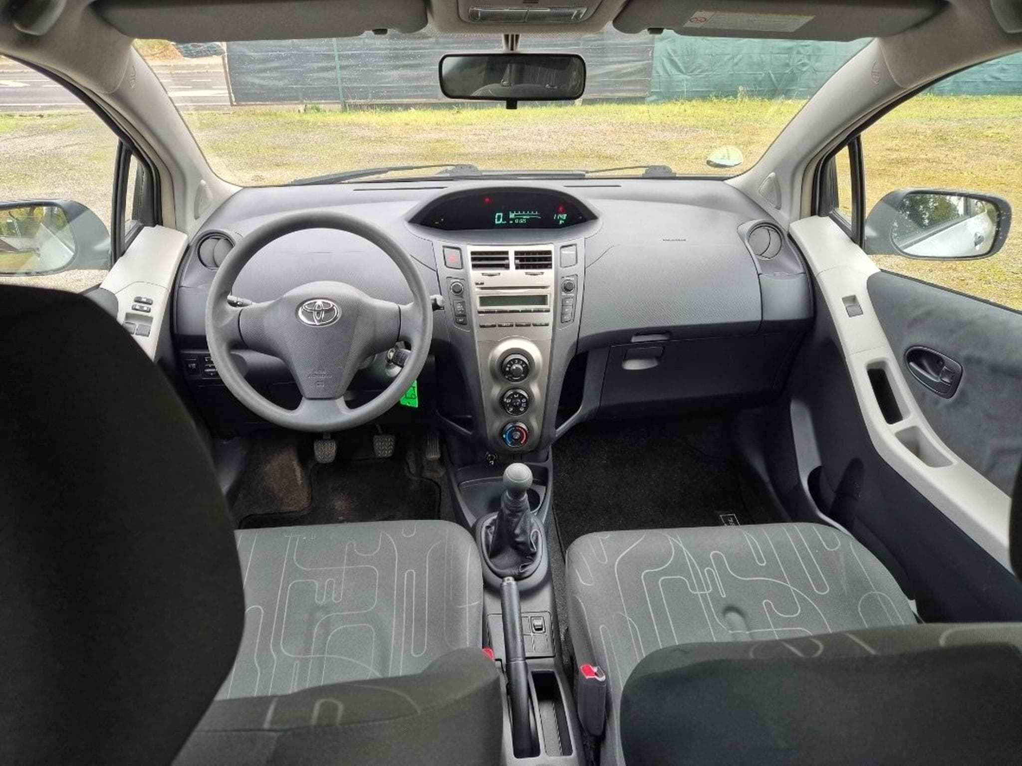 Toyota Yaris 1.0 Cool -1ère main- (2009) - Photo 3