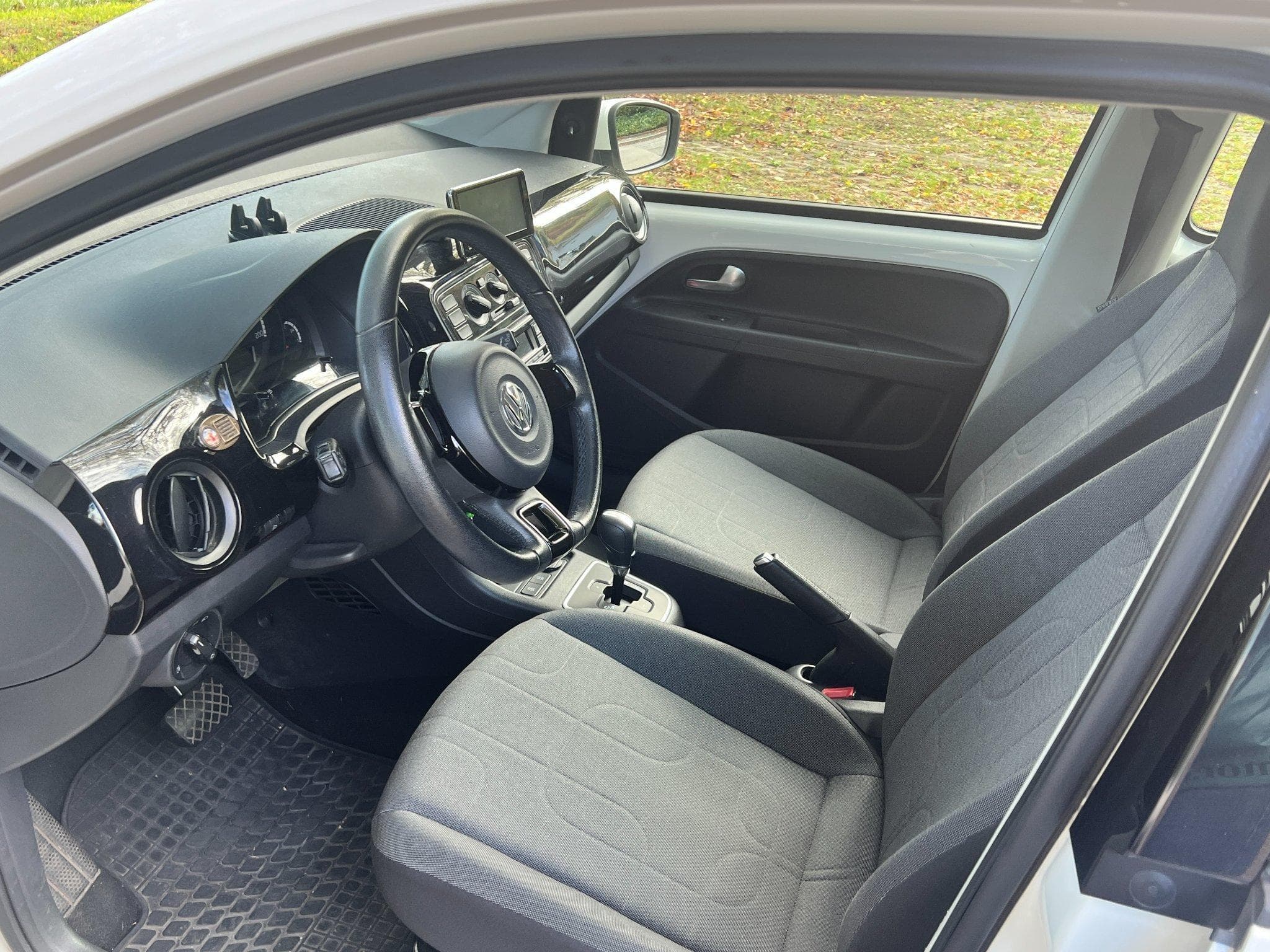 VW UP (2015) - Photo 3