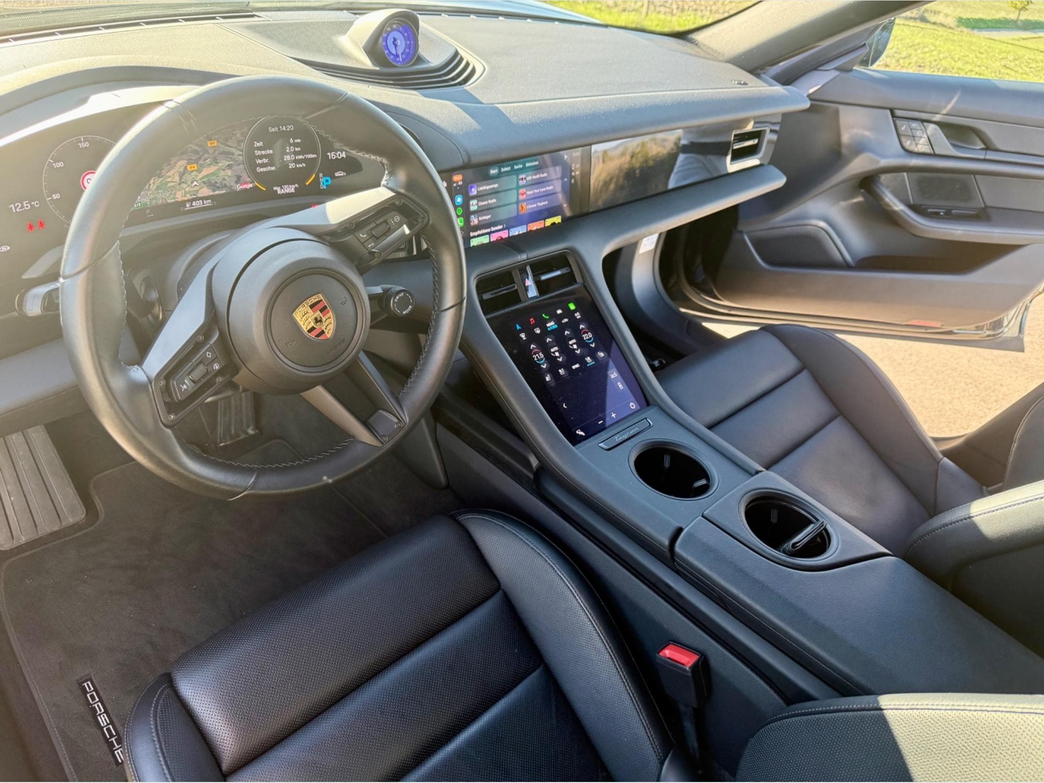 Porsche Taycan Sportturismo (2023) - Photo 3