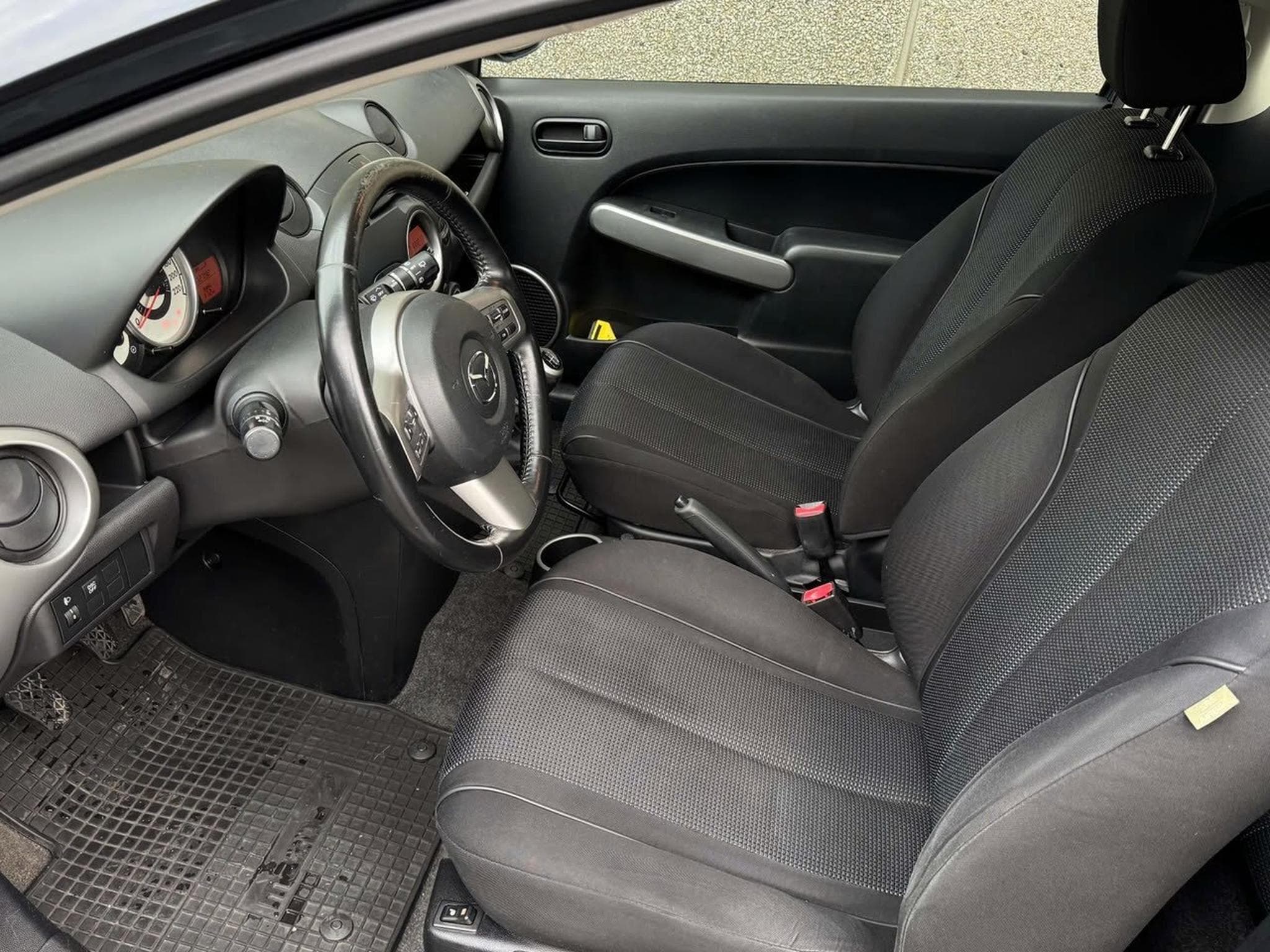 Mazda 2 1.3 Active (2009) - Photo 3
