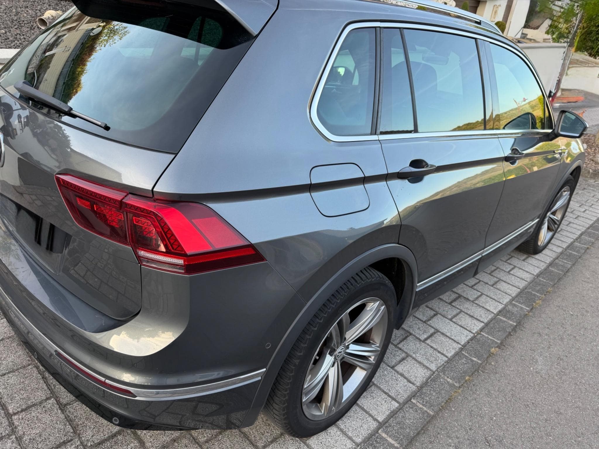 VW Tiguan R-Line 2,0 TDI 190 PS (2017) - Photo 3