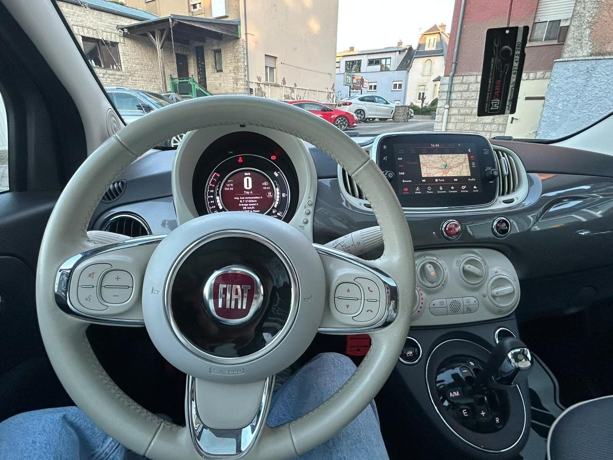 Fiat 500 1.2 AUTOMATIQUE PANORAMA NAVIGATION (2018) - Photo 14