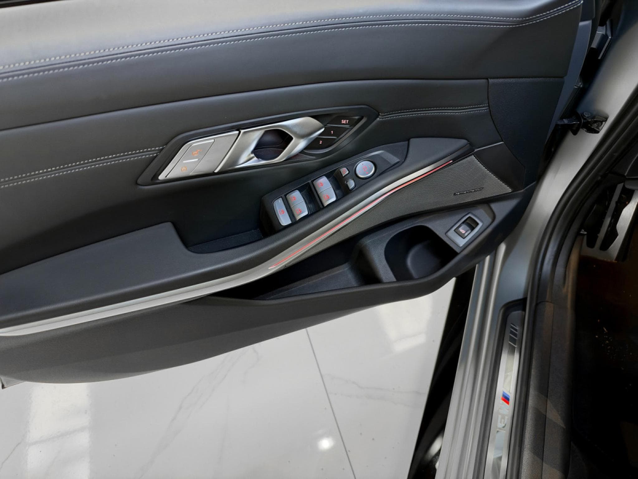 BMW M3 Competition xDrive Carbon seats (2024) - Photo 16