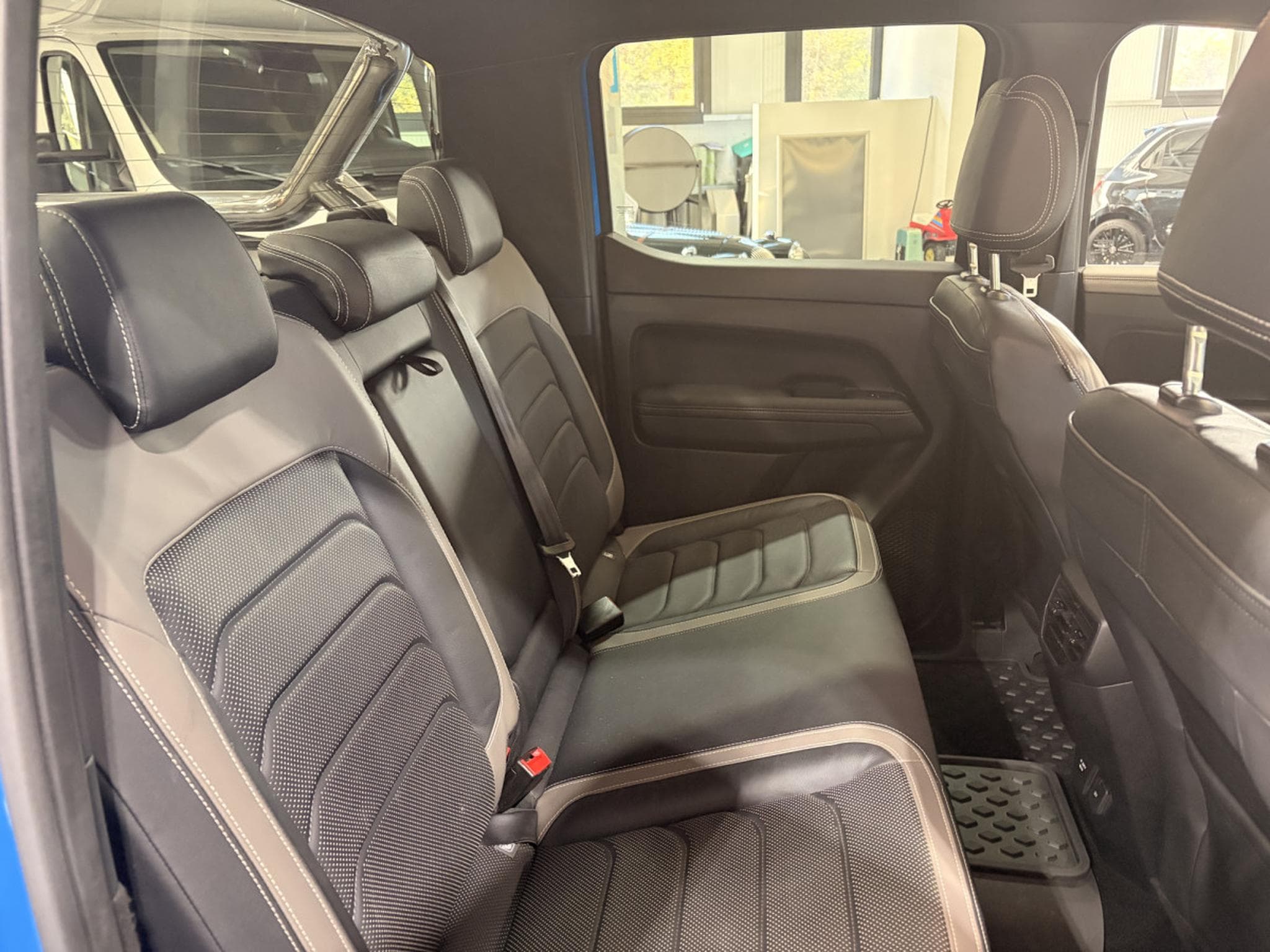 VW Amarok 3.0 TDi V6 240HP (2023) - Photo 13