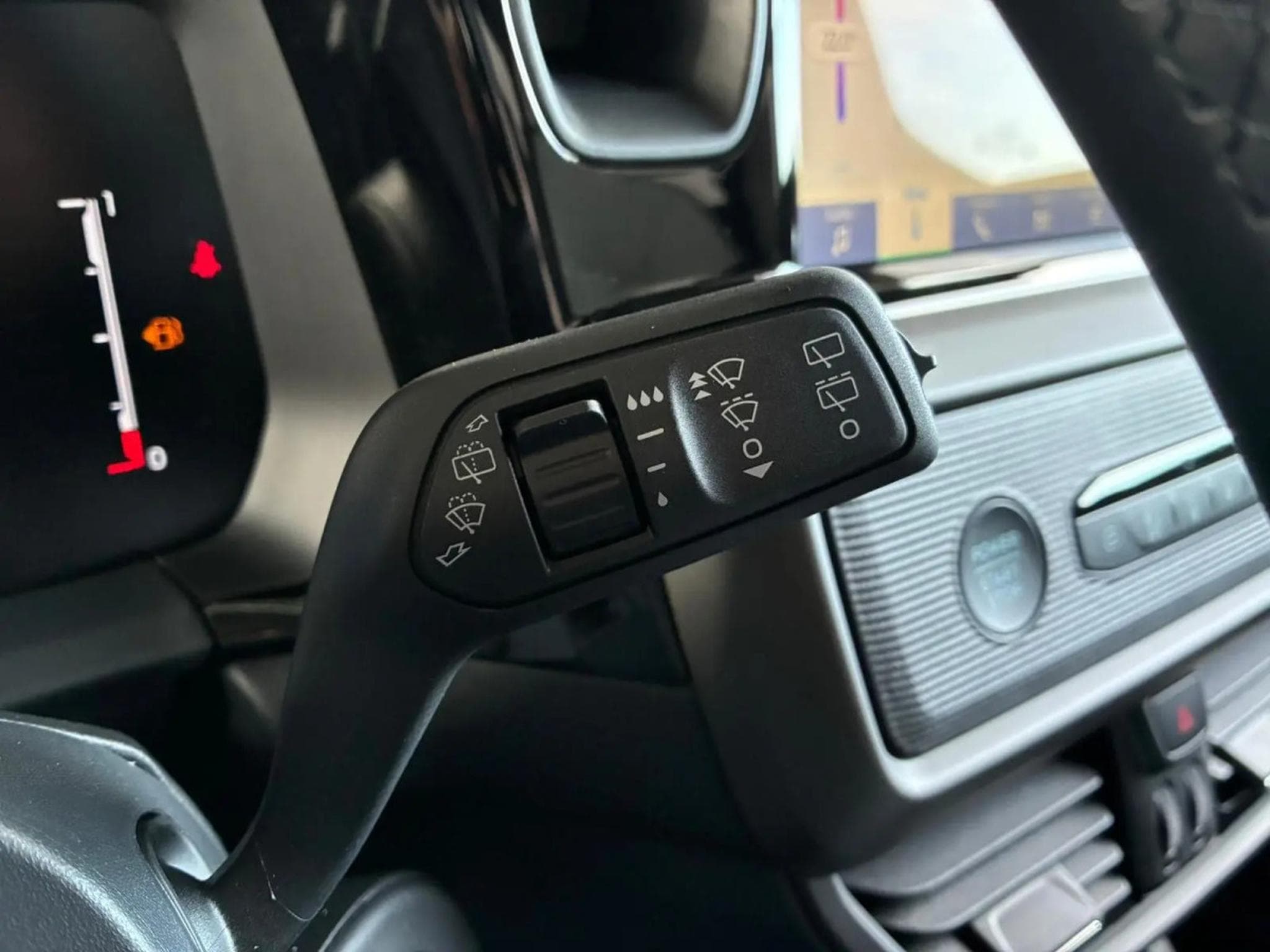 Ford Tourneo 1.0i Ecoboost 125 Titanium (2026) - Photo 25