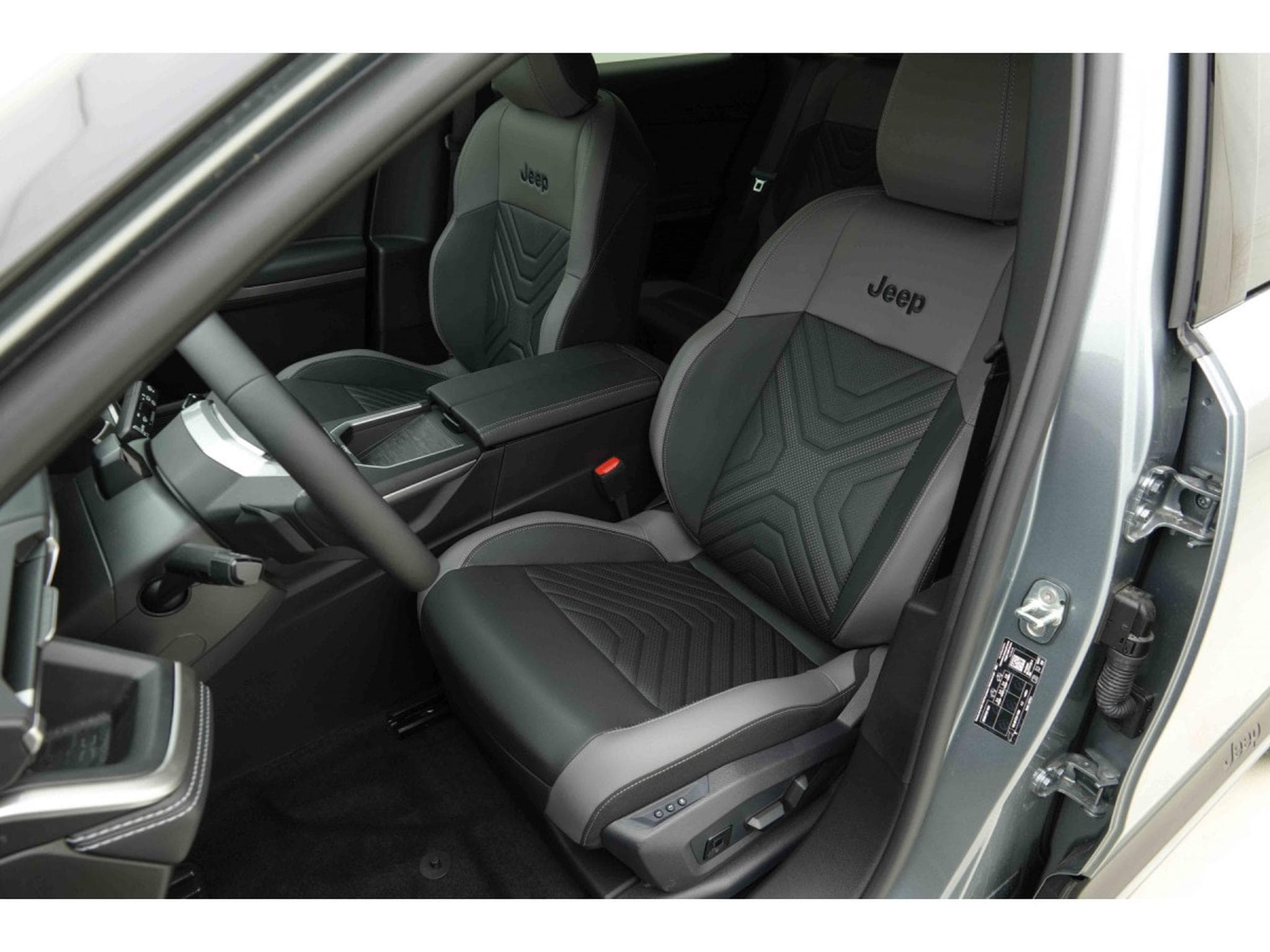Jeep Compass 1.2 e-Hybrid 145 Automatique First Edition (2026) - Photo 25