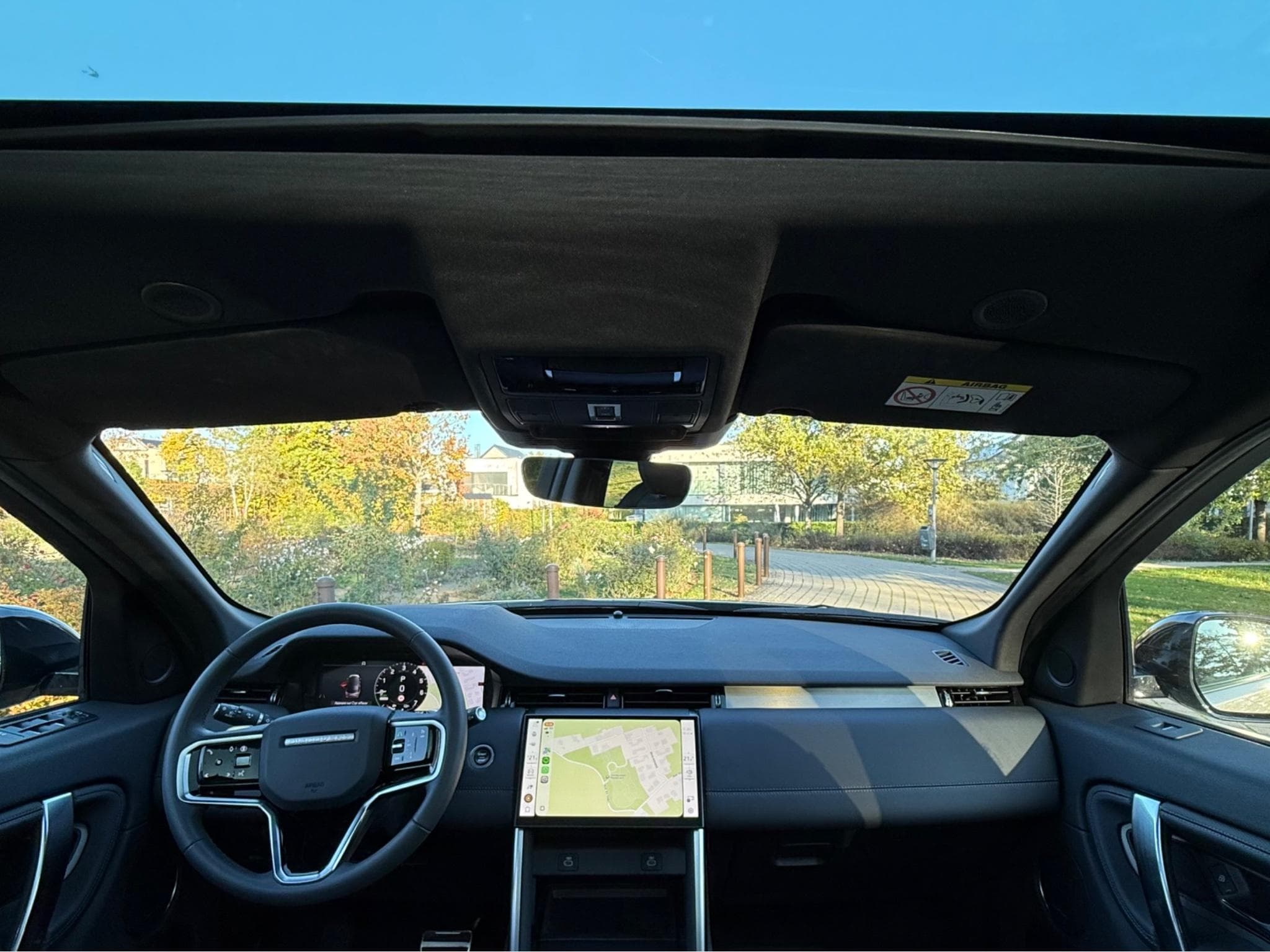 Land-Rover Discovery Sport P300 e Dynamic SE AWD Auto (2024) - Photo 3