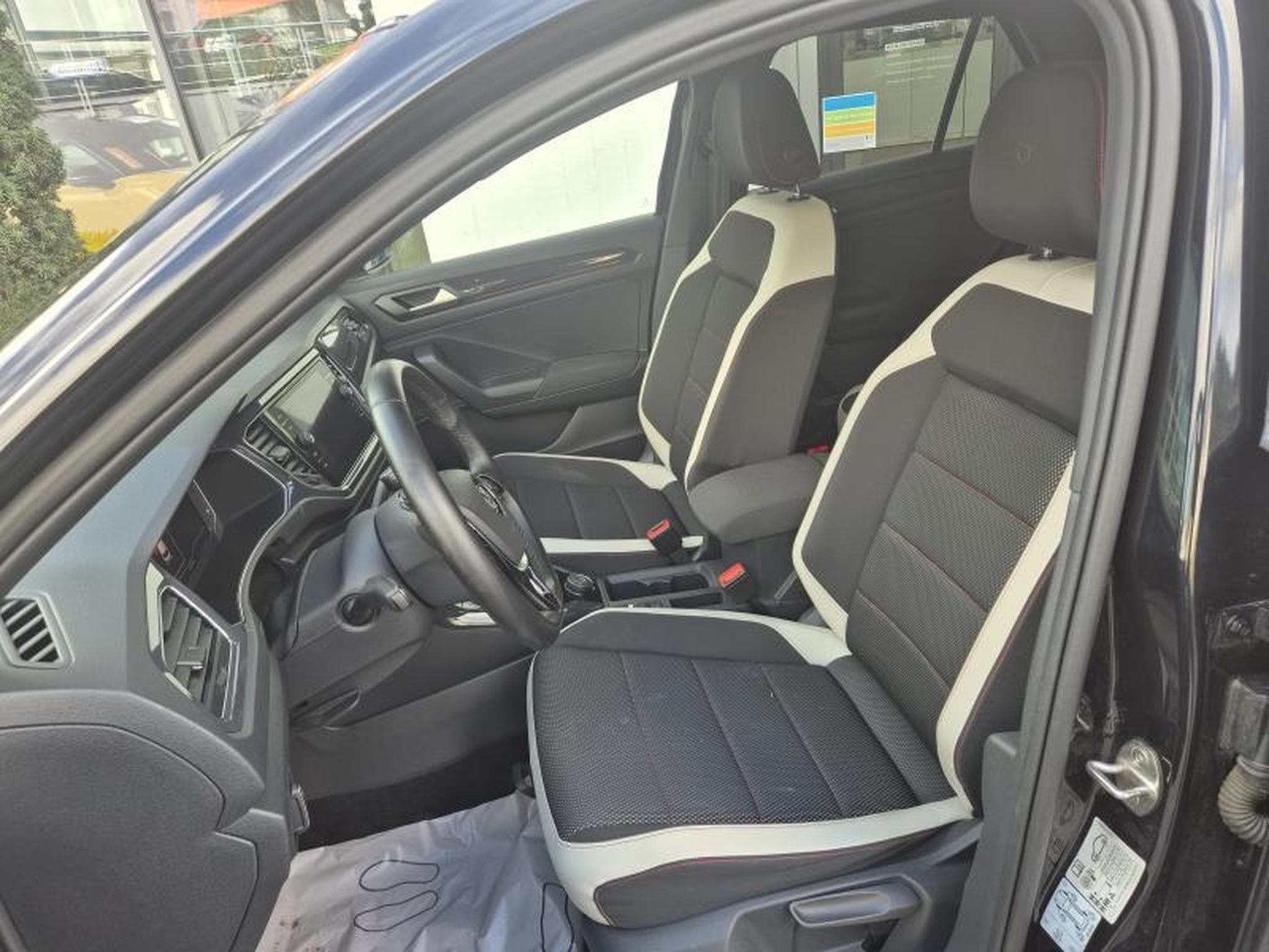 VW T-Roc Sport (2018) - Foto 8