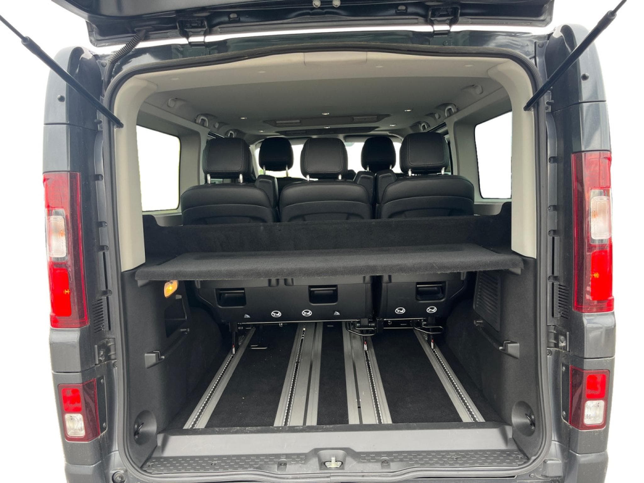 Renault Trafic 2.0 blue DCI 170 EDC Grand Spaceclass (2024) - Photo 12