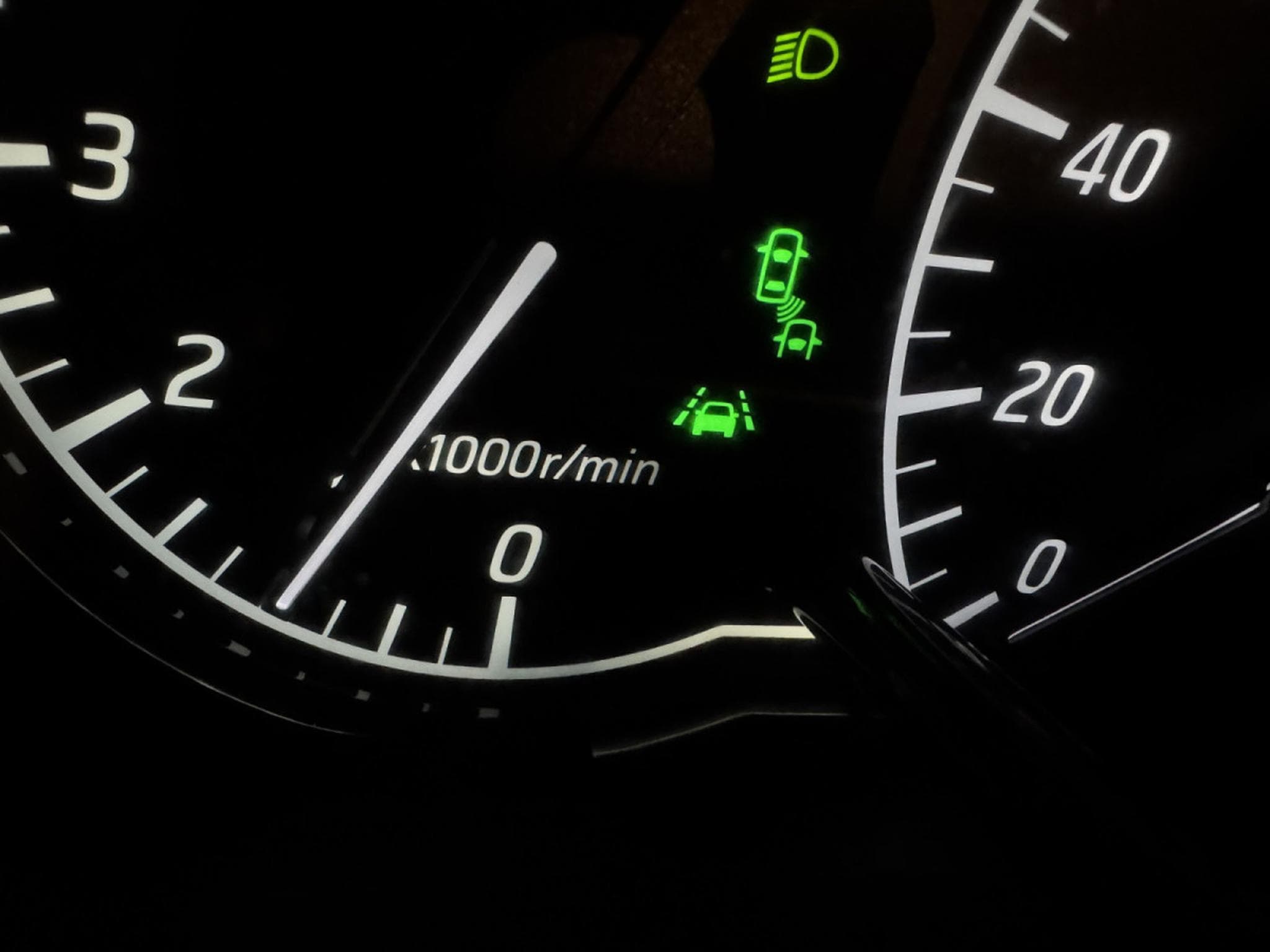 Nissan Note 1.2 Benzin Automatik !Nur 16.530km! Navi-Kamera (2015) - Foto 13